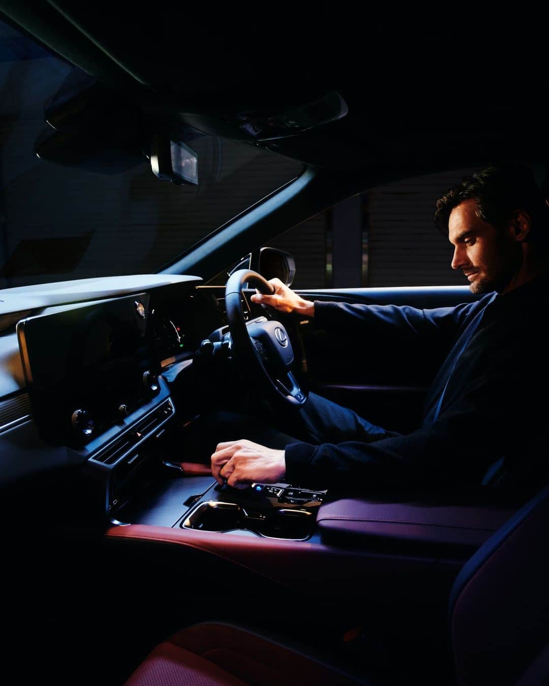 Lexus UKさんのインスタグラム写真 - (Lexus UKInstagram)「Engineered for high-end electrified performance. #LexusRX 500h」8月2日 22時00分 - lexusuk