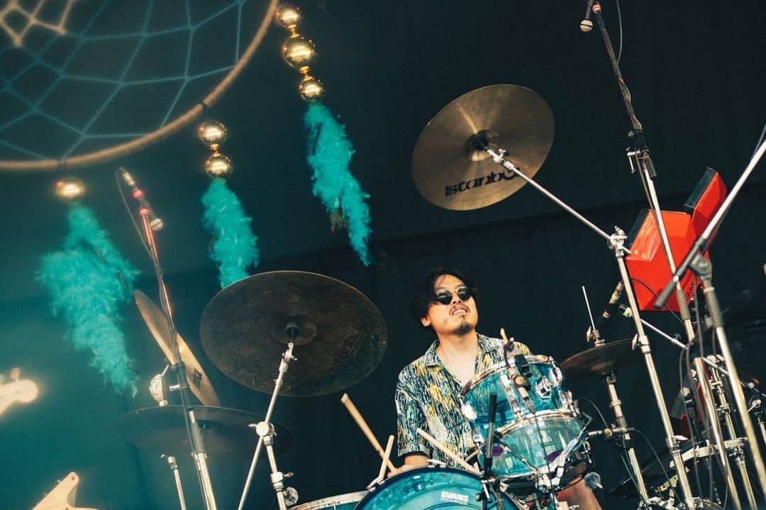 新井和輝さんのインスタグラム写真 - (新井和輝Instagram)「thx !!!!! 🙋‍♂️🙋🙋‍♂️🙋  #君島大空合奏形態  #fujirock2023  photo @kanatarumi」8月2日 21時55分 - kazukiarai_