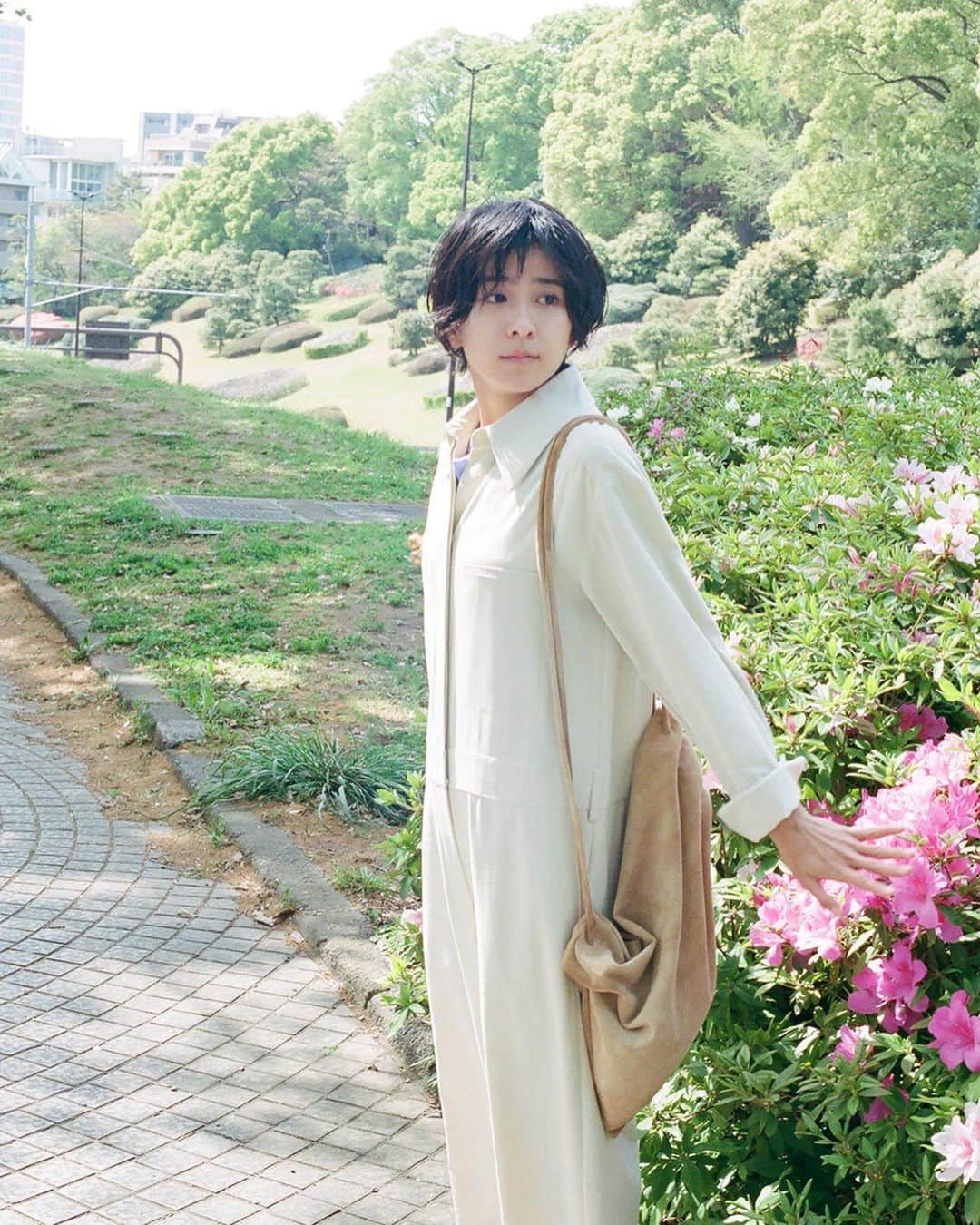 石田真澄のインスタグラム：「【POPEYE web】 「Girls in the City “supplement”」  黒島結菜さん。  styling_Takanohvskaya hair&make-up_Niina Okuda  (POPEYE 6月号のアザーをWEBで公開中) #popeye_girlsinthecity」