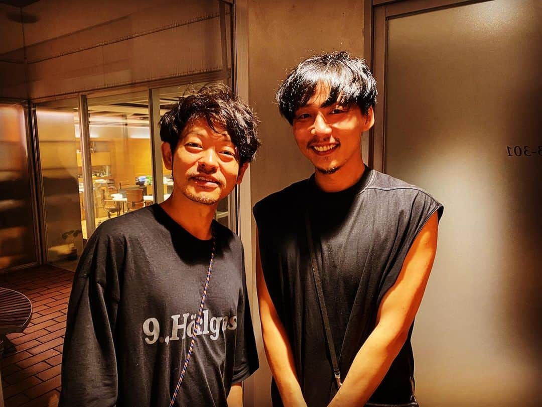 JONTEさんのインスタグラム写真 - (JONTEInstagram)「山中崇さんの朗読劇「ちょっとこわいメモ」を観劇に行ってきました♪ 僕が大好きな俳優さんでもありまして、舞台No.9でもお世話になりました。舞台のお話があるたびにまずは山中さんに相談させてもらったりもするんです。 朗読劇、面白かったです。 変わらず素敵なお声で、今日の話は幼い頃に経験した記憶が蘇りました。歌にもなにか生かせるものがあると思い学びに🎵 山中さん、ありがとうございました(^^) 薬丸翔くんともご一緒できて嬉しい時間でした(^^)」8月2日 22時05分 - jtfav