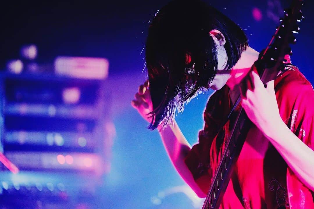 関根史織のインスタグラム：「2023.8.1  stico  chapmanstick : shiori sekine drums : koji ota @cozy_ism   photo by 緒車寿一 @toshikazuoguruma   #chapmanstick #stico」