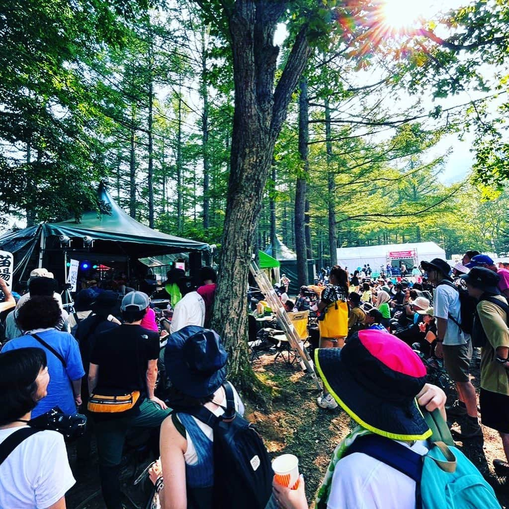 森田悠介さんのインスタグラム写真 - (森田悠介Instagram)「【Thank you FUJI ROCK FES'23】 with 徳永兄弟 Tokunaga bros @tokunagabros !!  @fujirock_jp #苗場食堂 #fujirock2023 #フジロック #フラメンコ #flamenco #instrumental #guitar #bass #bassist #bassplayer #musicianlife #adamovic #markbass #artist #yusukemorita #森田悠介 #徳永兄弟 @kentaro_tokunaga_fg guitar @kojirotokunaga guitar @horimotosa_n percussion @tambourine.kan percussion @jun.nakahara_official dance,palma @jitan___s dance,palma @yusukemorita_bass bass  @markbassamps @adamovicbasses  @markbass_dvmark_jp   special thanks @akieosawa」8月2日 22時17分 - yusukemorita_bass