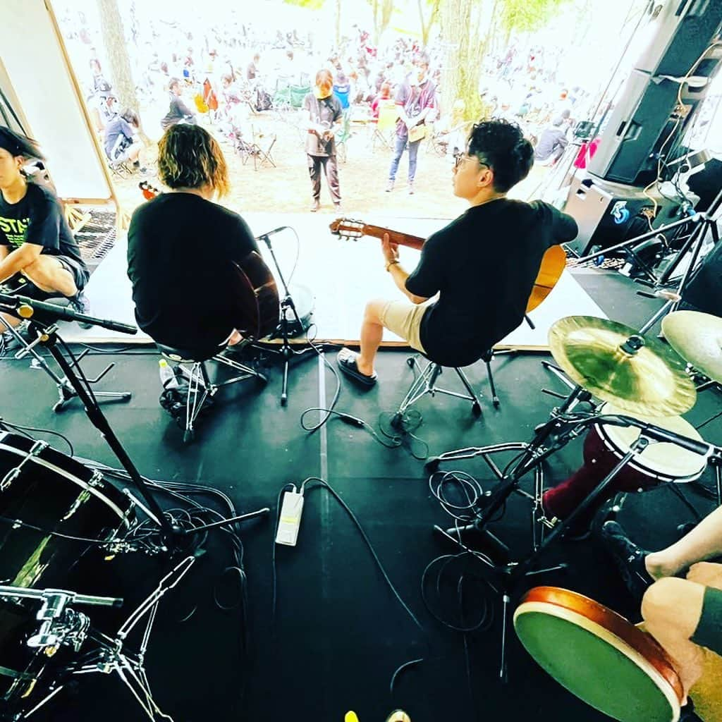 森田悠介さんのインスタグラム写真 - (森田悠介Instagram)「【Thank you FUJI ROCK FES'23】 with 徳永兄弟 Tokunaga bros @tokunagabros !!  @fujirock_jp #苗場食堂 #fujirock2023 #フジロック #フラメンコ #flamenco #instrumental #guitar #bass #bassist #bassplayer #musicianlife #adamovic #markbass #artist #yusukemorita #森田悠介 #徳永兄弟 @kentaro_tokunaga_fg guitar @kojirotokunaga guitar @horimotosa_n percussion @tambourine.kan percussion @jun.nakahara_official dance,palma @jitan___s dance,palma @yusukemorita_bass bass  @markbassamps @adamovicbasses  @markbass_dvmark_jp   special thanks @akieosawa」8月2日 22時17分 - yusukemorita_bass