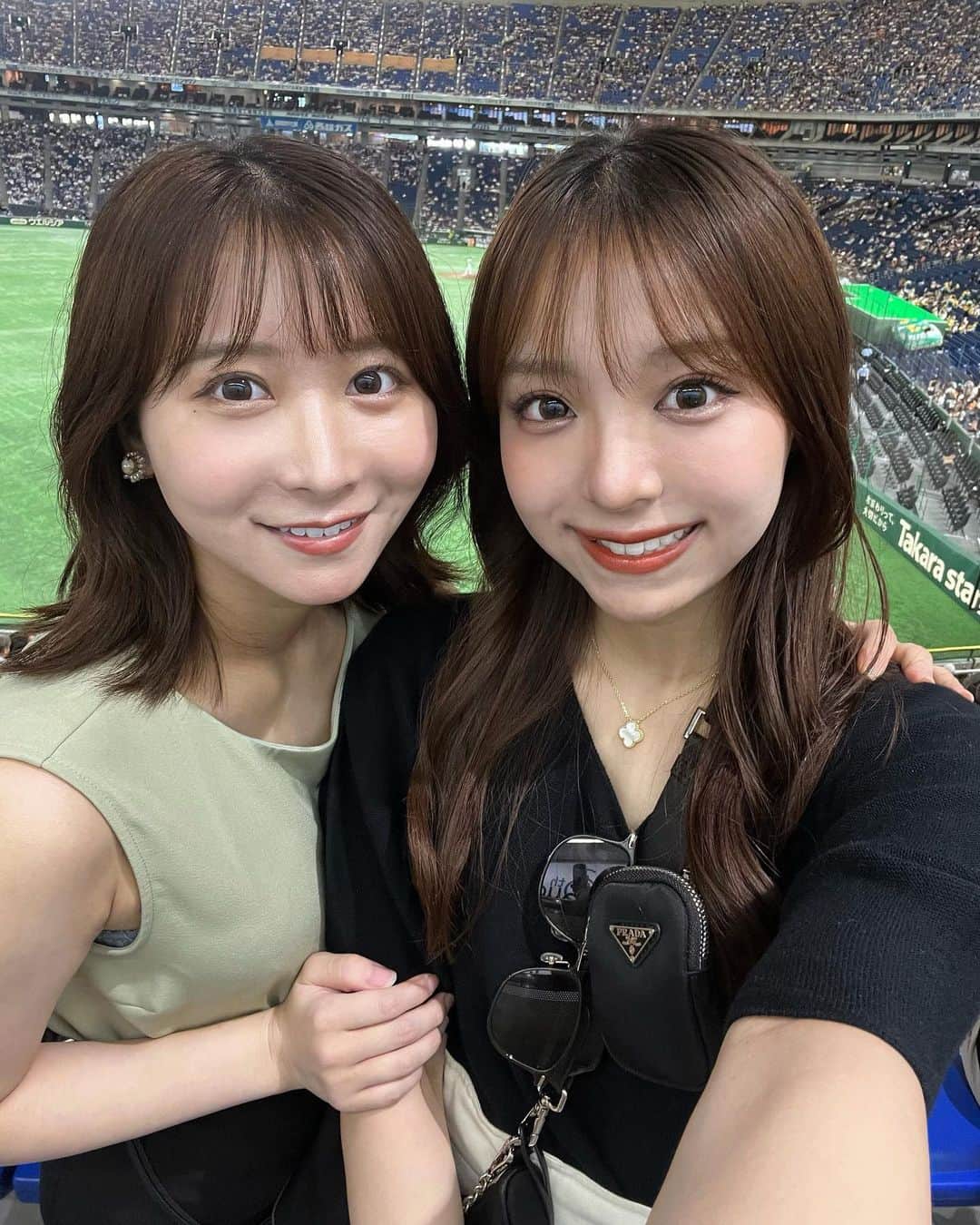 のインスタグラム：「久しぶりの勝又姉妹☺️🤍  #姉妹 #過去pic #仲良し #女子会 #東京ドーム #野球 #野球女子 #野球観戦 #tokyo #baseball #思い出 #sister #tflers #instagram #instadaily #instalike #ootd #コーデ #モノトーン #今日のコーデ #休日 #ヘアカラー #girl #family」