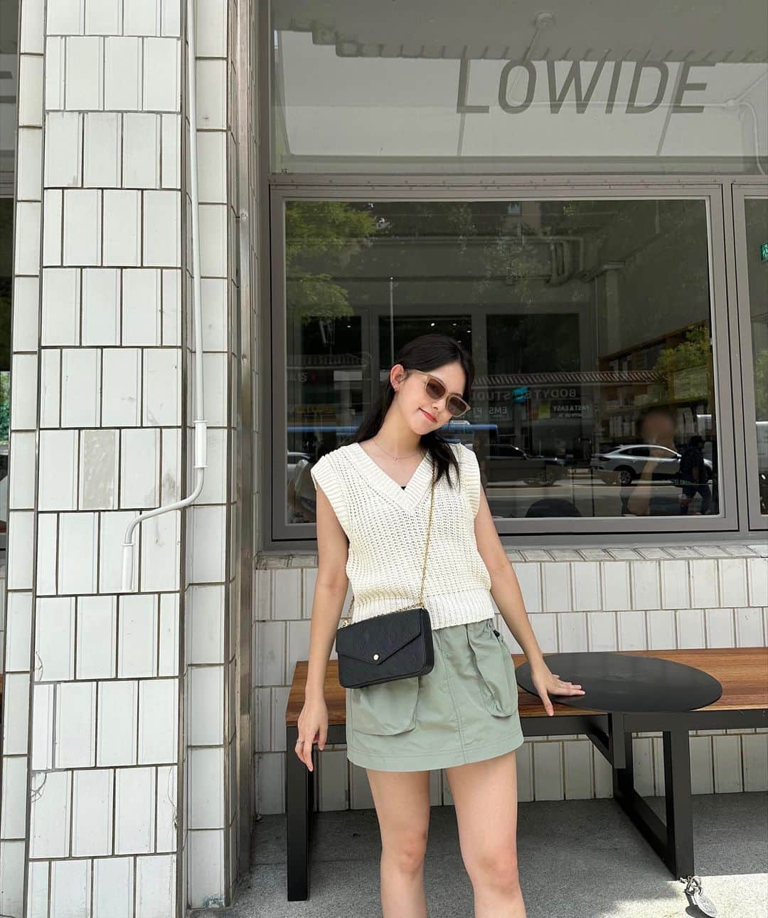 ユ・ヘインのインスタグラム：「로와이드는 브런치도 맛있지 ~ 🥐🥯🥖🥨🍞🧀💛」