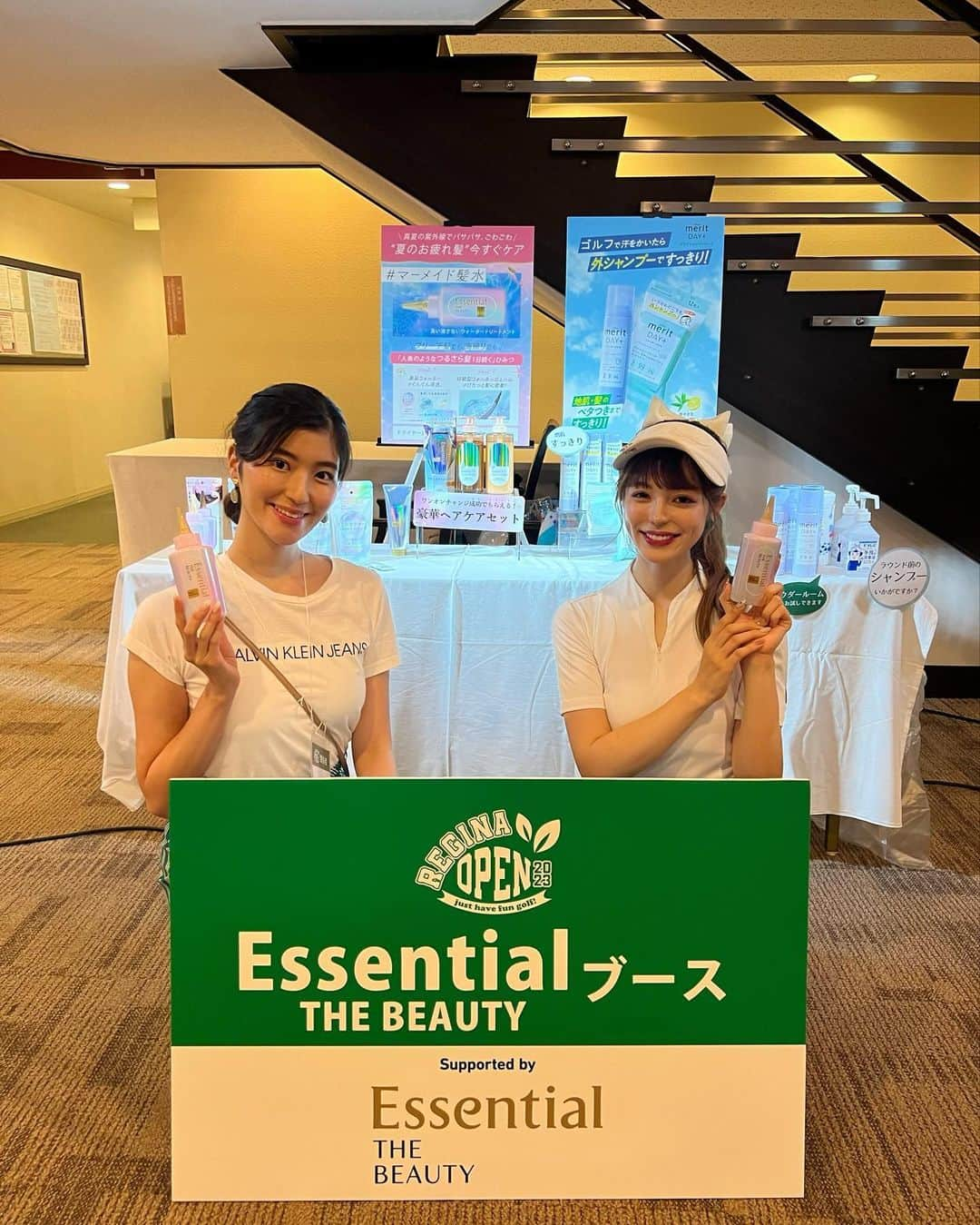 はるさんのインスタグラム写真 - (はるInstagram)「⑅∙˚  Rejinaopen2023 @regina_golf へ初参加してきたよ⛳️ * Essential THE BEAUTY @essential_jp のショートホールでは ワンオンすると豪華ヘアケアセットがもらえるイベントホールが🧴 力みすぎていつもこんな球でないって球が出てワンオンならず😥 * ラウンド後お風呂から上がると洗い流さないウォータートリートメントが 置いてあったのでお試し❤︎ ゴルフすると紫外線とバンカーの砂とかでバサバサになるけど つけた後にドライヤーするとサラサラになったよ✨ お土産にも入ってたのでお家でも使うのが楽しみ💗 * * #エッセンシャル #ウォータートリートメント #reginaopen2023  #レジーナopエッセンシャル #レジーナｏｐエッセンシャル   #東京ゴルファー #ゴルフ好きな人と繋がりたい #ゴルフ女子 #ゴルフコンペ #グリーンコーデ #関東ゴルファー #ゴルジョ #golfswing #golfgirl #golflife  #ママゴルファー #ゴルフウェアコーデ  #골프 #golfstagram #関東ゴルフ  #韓国ゴルフウェア」8月2日 22時11分 - harurun1216