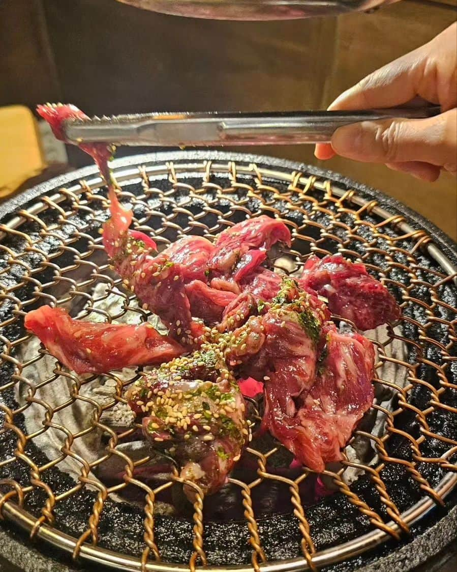 カン・レヨンさんのインスタグラム写真 - (カン・レヨンInstagram)「요즘 핫하다는  #삼각지역탐방 #신기한곳에 사람이 많아 깜놀 ,  서울 살면서 첨으로 와본 동네~ #새남친을소개합니다💕 ㅋ #야성적 여름에 같이 다니기 힘들어서 곧 헤어질 예정 ㅋㅋㅋ #예쁜노을 사진에 안담기네...ㅠ」8月2日 22時12分 - 1388lion