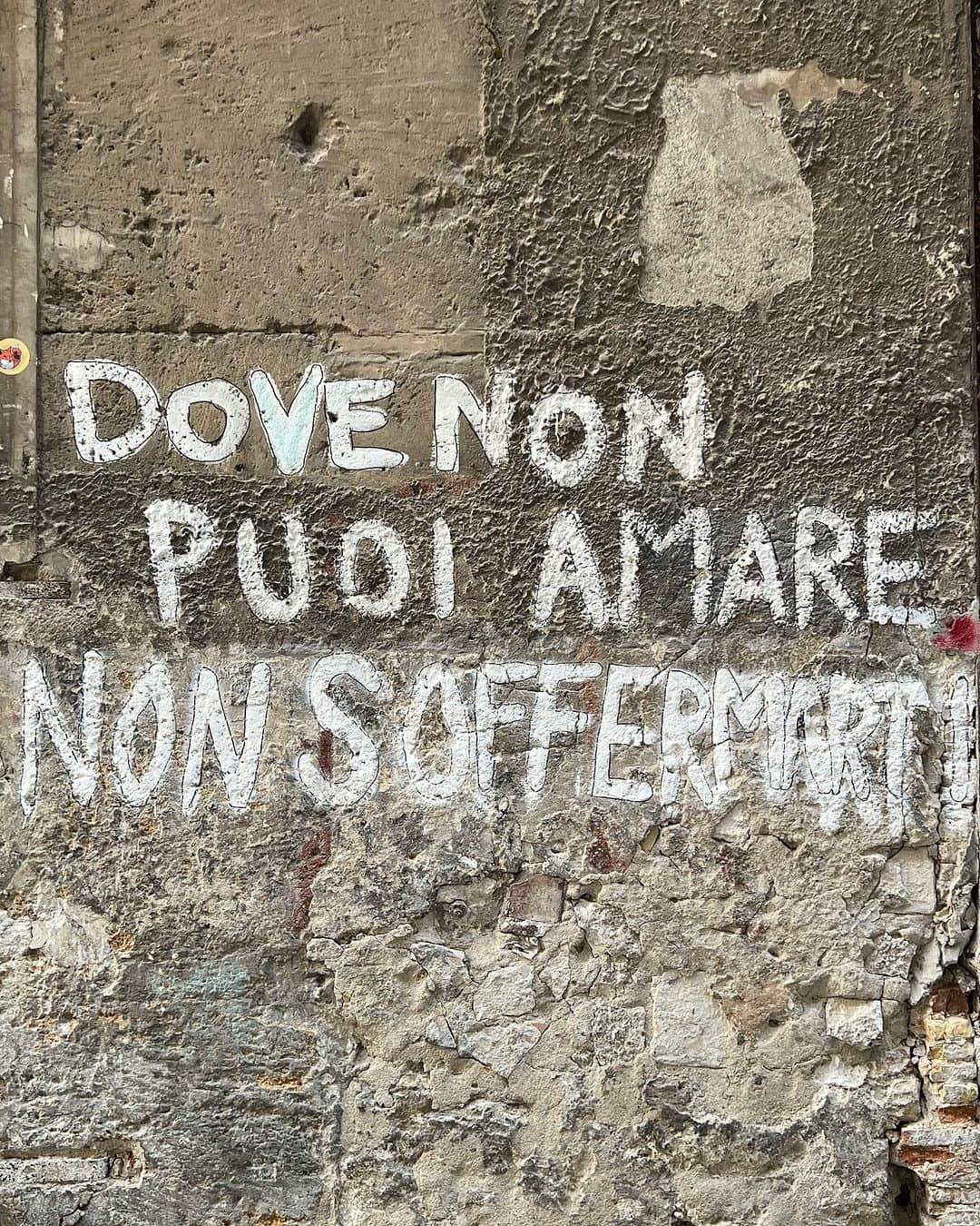 Vogue Italiaさんのインスタグラム写真 - (Vogue ItaliaInstagram)「Impossibile trovare un’unica definizione per la città di Palermo. In posizione strategica, nel cuore del Mediterraneo, fin dai tempi antichi ha affascinato popoli e viaggiatori. Scopri i monumenti storici, gallerie d’arte, ristoranti, wine bar, botteghe artigiane, boutique hotel di design e le dritte per scoprire al meglio il capoluogo siciliano, oltre i soliti cliché, al nostro link in bio e nel nuovo numero di agosto di #VogueItalia, disponibile in edicola!   #VogueItaliancities #augustissue #cityissue #Palermo  Video credit: @italysegreta」8月2日 22時15分 - vogueitalia