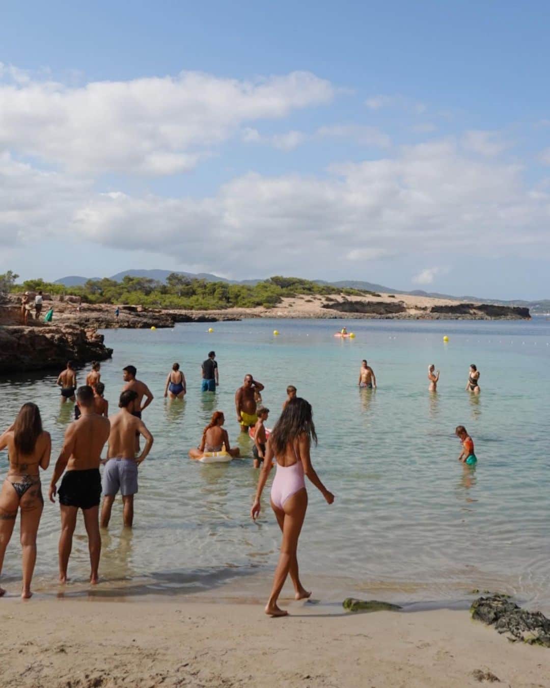 小竹麻美のインスタグラム：「ibiza beach 🐚🏖️  🪼がいて即退散。」