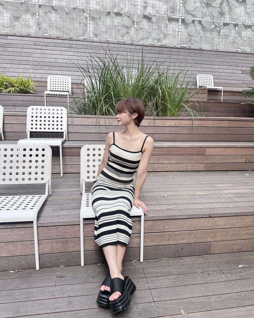 荒谷柚風のインスタグラム：「@shein_japan  . . ニットワンピ 生地もしっかりだし形も可愛くてお気に入り☁️ . 品川なこのカフェよかったなあー」