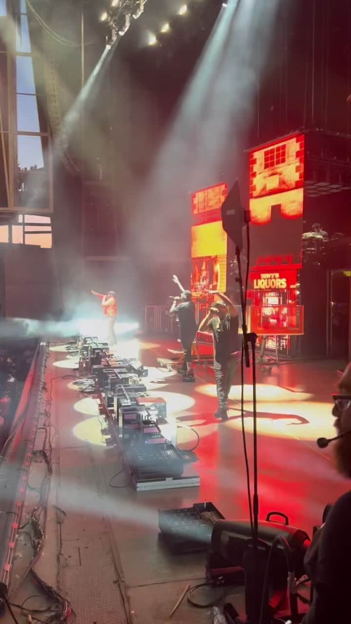 トニー・イエイヨーのインスタグラム：「#final #lap #tour #toronto movie 🍿.」