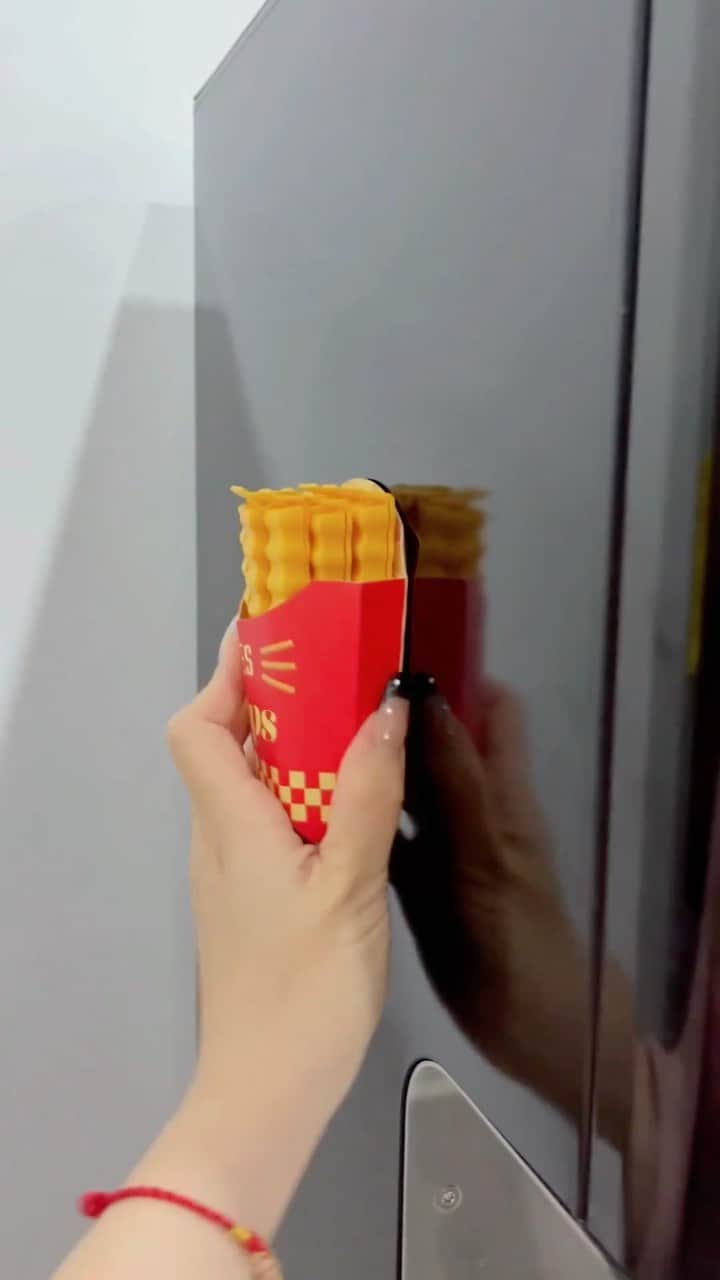 SHEINのインスタグラム：「Order up! 😋 Keep those snacks french fry fresh with these cute chip clips 🍟💫 Which fries are your fave: crinkle cut, curly, or old-fashioned? 👇  🔎16319091  #SHEIN #SHEINforAll #SHEINstyle #fashion #chic #saveinstyle」