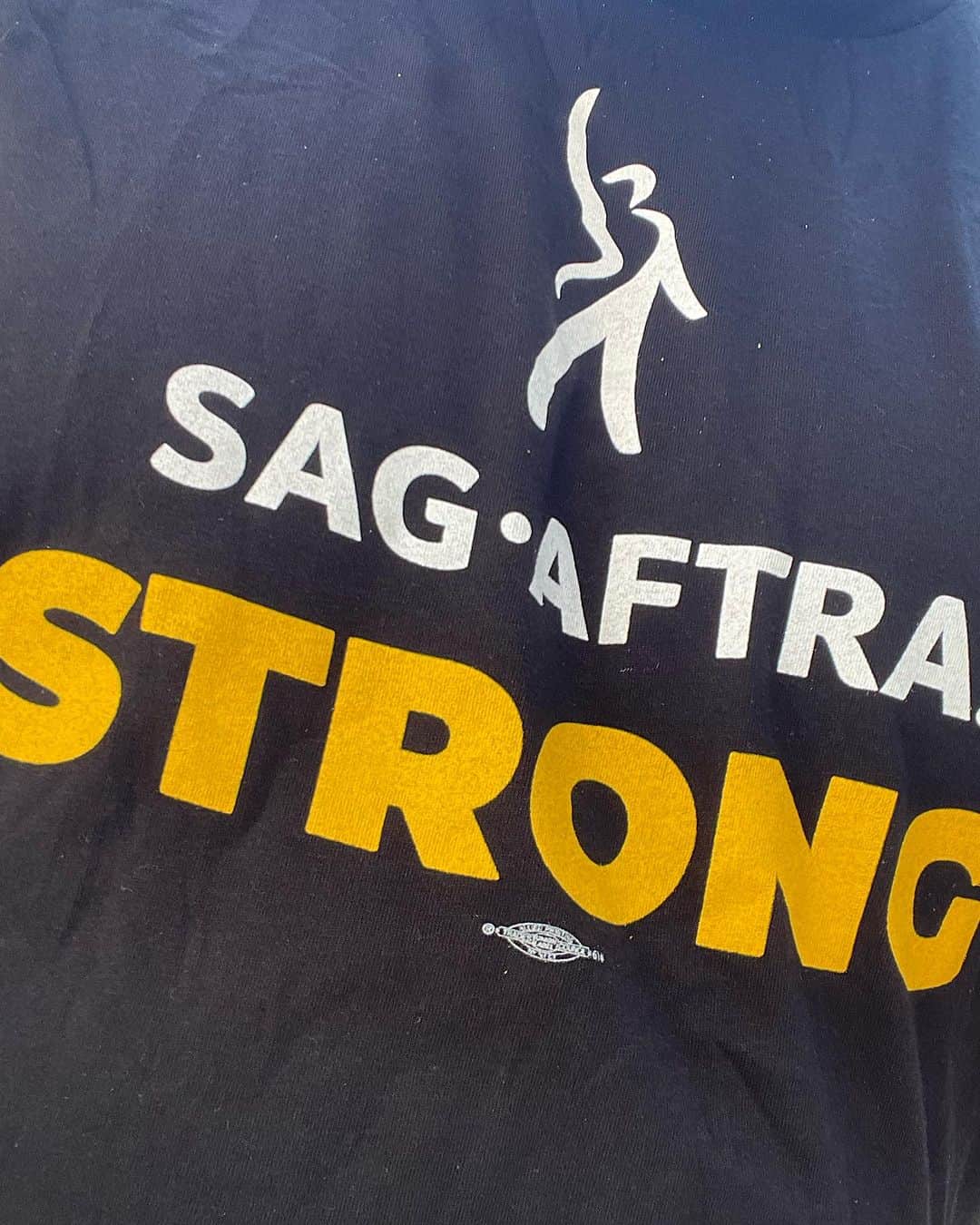 ジョン・キャロル・リンチのインスタグラム：「Got a new shirt! #sagaftrastrong @sagaftra @wgaeast  to help those in need please give what you can to https://sagaftra.foundation/  https://entertainmentcommunity.org/  https://www.wgfoundation.org/」