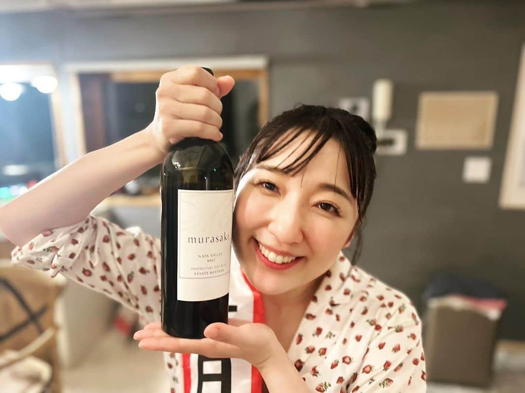 七瀬りりこのインスタグラム：「幸せマン♡  #情報量の多い格好 #happy」