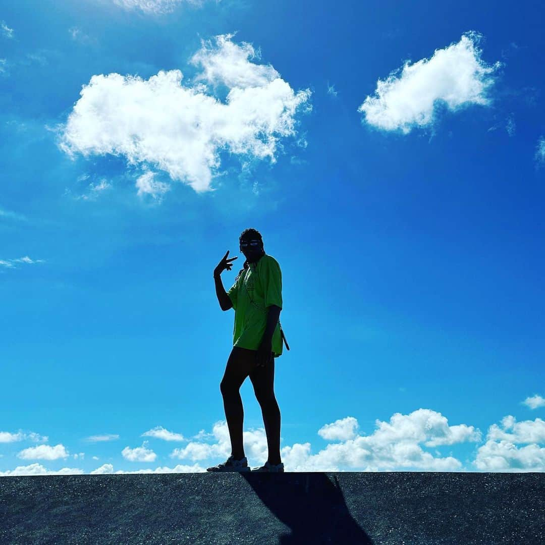 馬瓜ステファニーさんのインスタグラム写真 - (馬瓜ステファニーInstagram)「天気が良過ぎた🏖️ Tシャツが映え。 #AKTR」8月2日 22時42分 - stephanie_mawuli