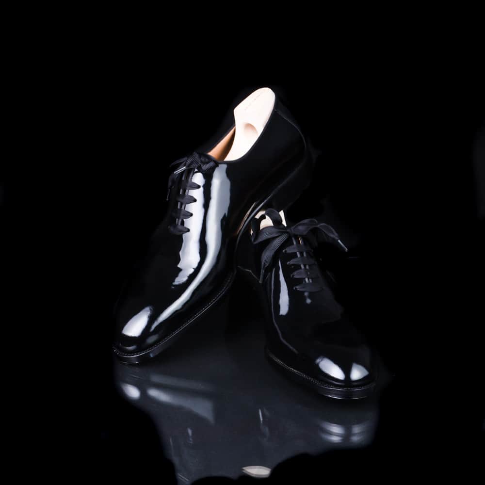 サンクリスピンのインスタグラム：「For those who do more than simply follow the dress code…​​​​​​​​​ Discover our collection of black tie shoes online.  #shoes #handmadeshoes #madetoorder #mtoshoes #bespokeshoes #handwelted #shoeporn #madebyhand #shoestagram #agentlemanschoice #onlyforgentlemen」