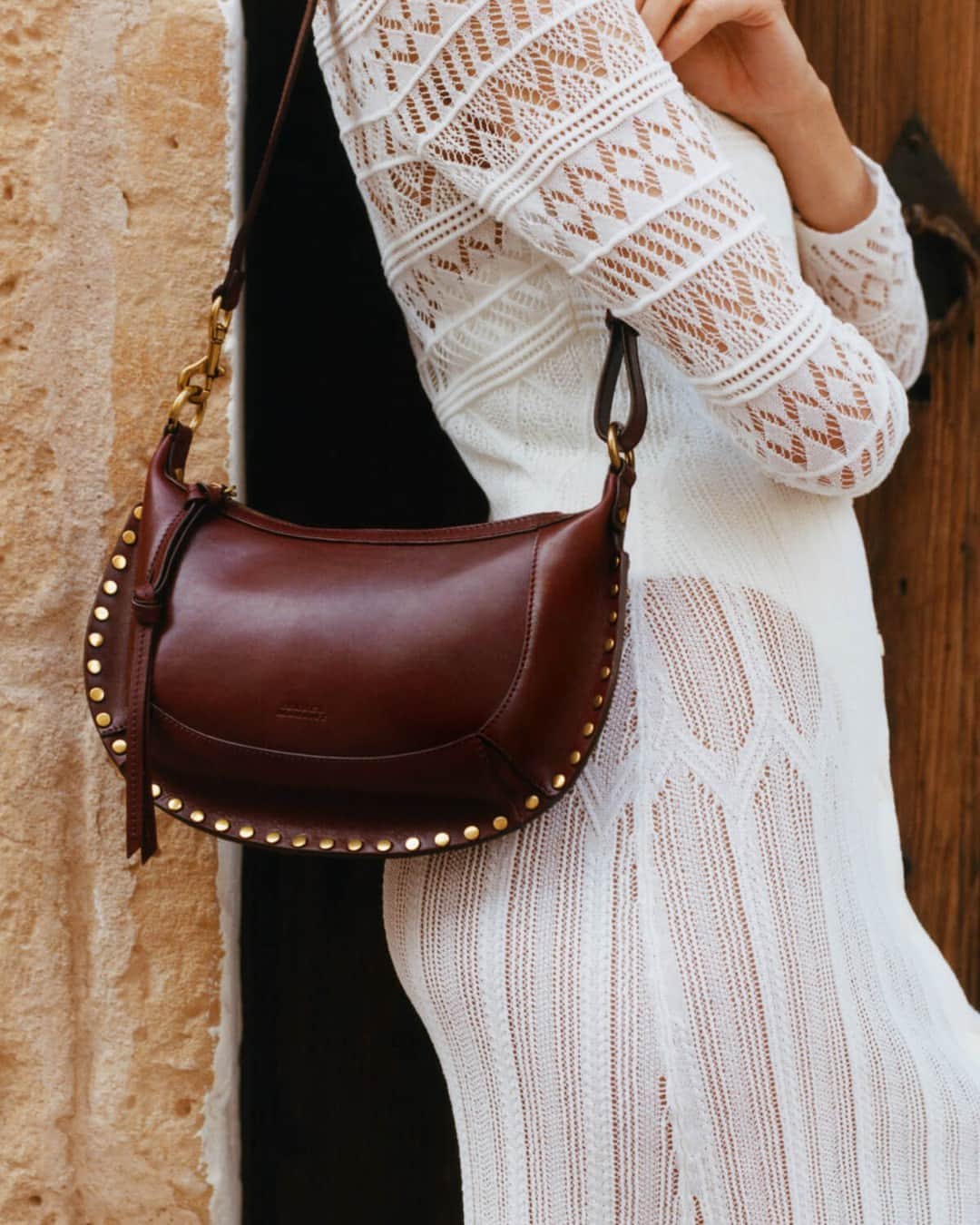 ネッタポルテのインスタグラム：「BY YOUR SIDE: Carry your everyday necessities in style with @isabelmarant Oksan Moon bag.  Tap the link in bio to shop at #NETAPORTER.」