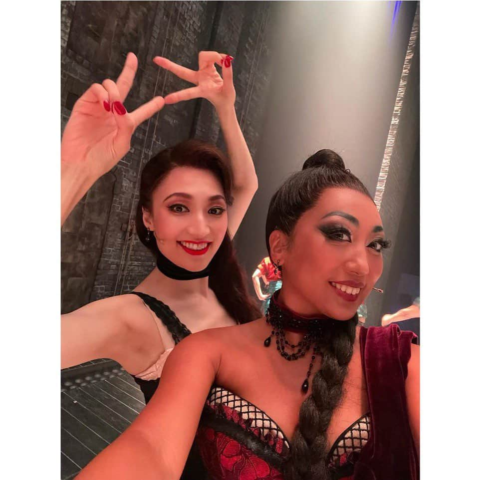 望海風斗さんのインスタグラム写真 - (望海風斗Instagram)「❤️‍🔥 #ムーランルージュザミュージカル #ショコラ #菅谷真理恵 ちゃん ⁡ ⁡ まりちょこは、初まして〜の時からグッと距離を縮めてきてくれてとても嬉しかったのです😍 歌っても踊っても何しても格好良いけど、すっぴんがめちゃんこ可愛いことを私は知ってしまった。 ⁡ 次にまりちょこに会えるのが10日⁈ またね〜👋 ⁡ ⁡ #ムーランルージュファミリー #明日はマチネサティーンでーす」8月2日 22時53分 - nozomifuto_official