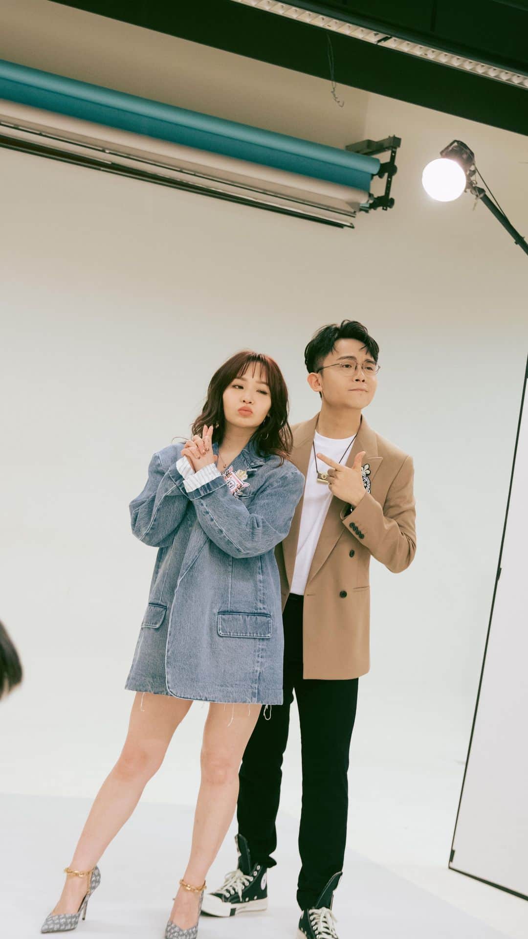 Kimberley Chenのインスタグラム：「我和 @smaljohn 直播 😇☺️🫡😎」