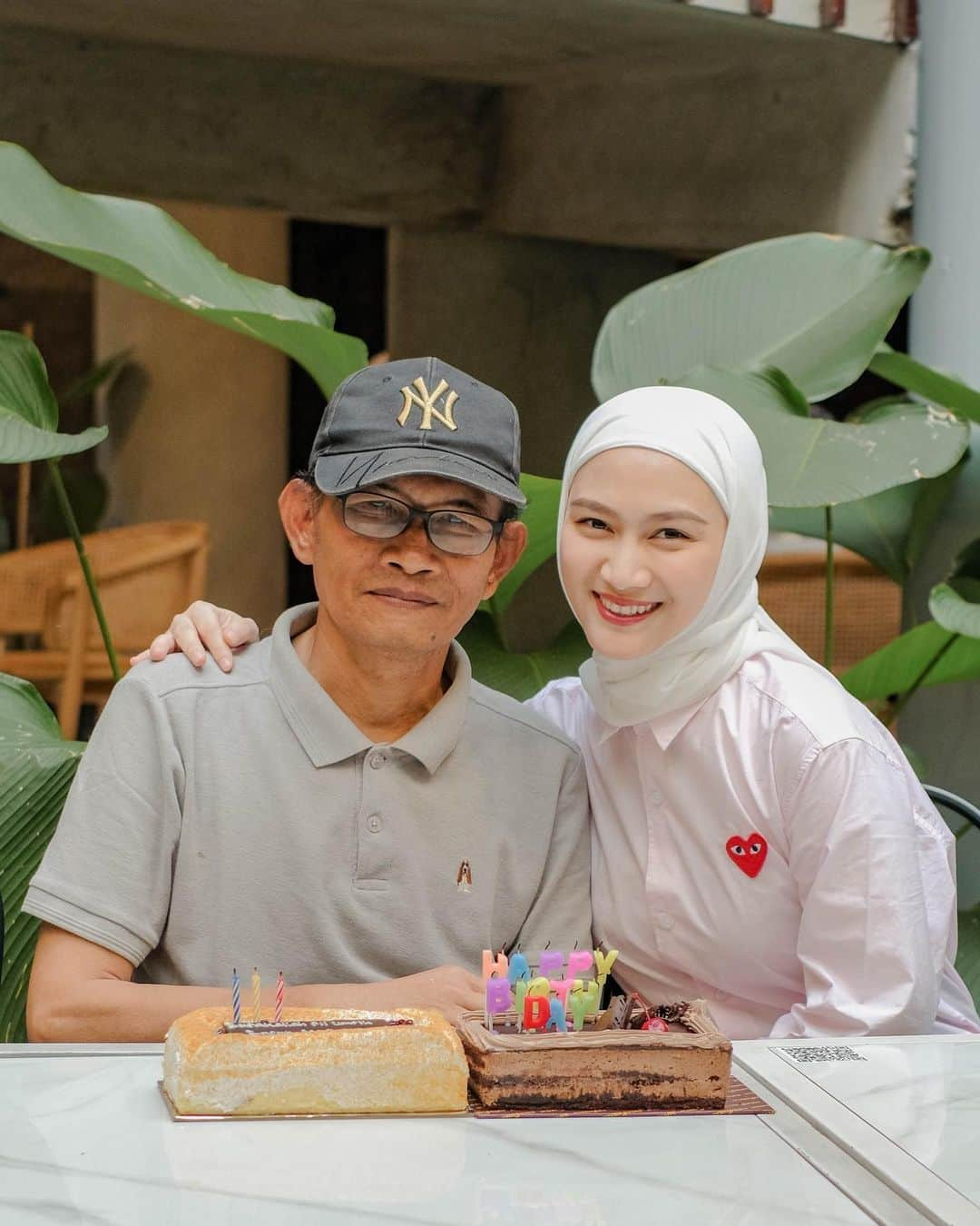 メロディー・ヌランダニ・ラクサニのインスタグラム：「Bapak’s Birthday 🥳🥰」