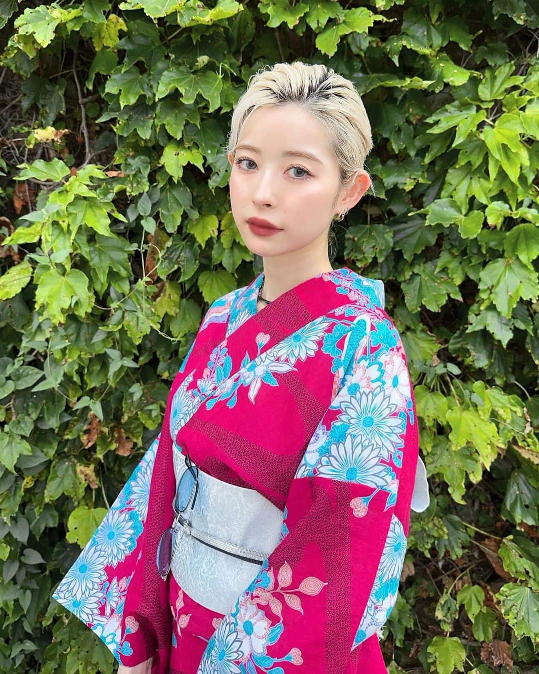 南向いずみさんのインスタグラム写真 - (南向いずみInstagram)「急にピンク着ると思いきやピンク好き🩷  #yukata #yukatagirl #japanesegirl  #kimono #kimonostyle #kimonogirl」8月2日 22時57分 - itsme_izumi