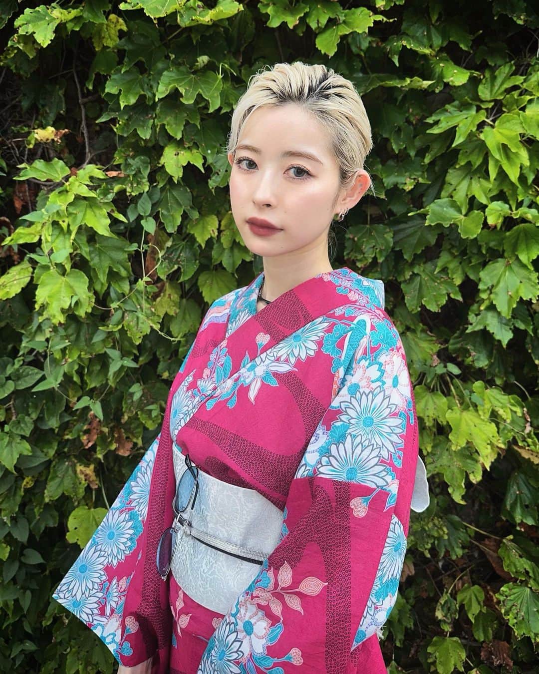 南向いずみのインスタグラム：「急にピンク着ると思いきやピンク好き🩷  #yukata #yukatagirl #japanesegirl  #kimono #kimonostyle #kimonogirl」