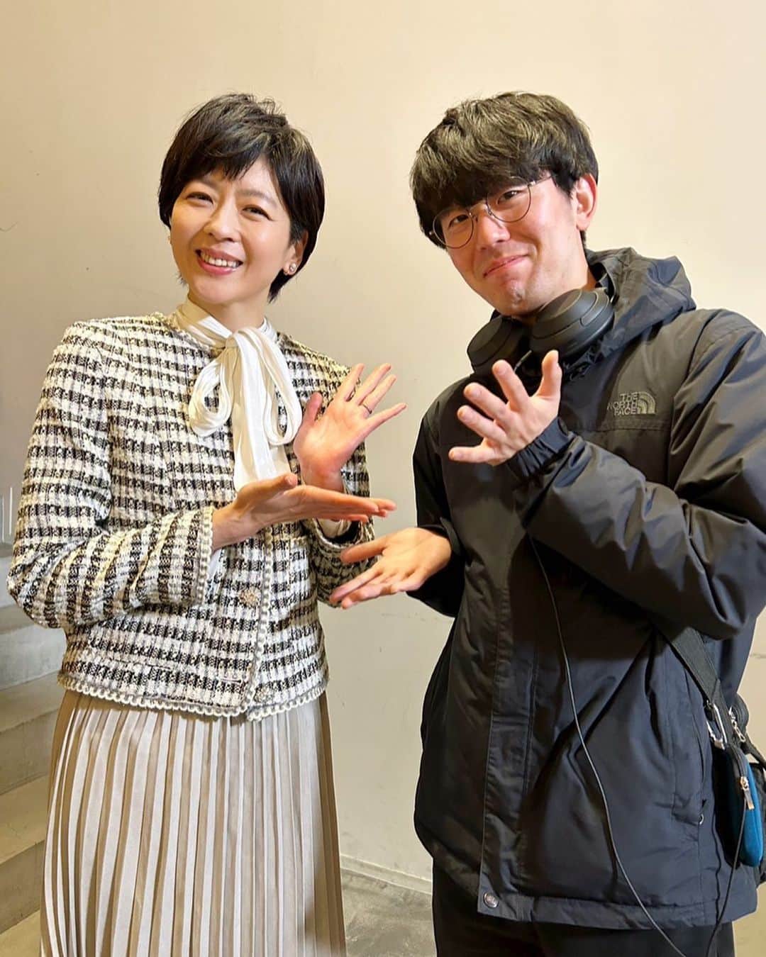 のインスタグラム：「いよいよ最終回✨  穏やかに 丁寧に でも決して諦めず 向き合ってくれた #常間地裕 監督 ぎゅっと濃厚な とても楽しい撮影でした！  「#私と夫と夫の彼氏」 #テレビ東京 #監督と私  私の出演は 先週までですが 皆さま どうぞ最後まで お楽しみください😋」