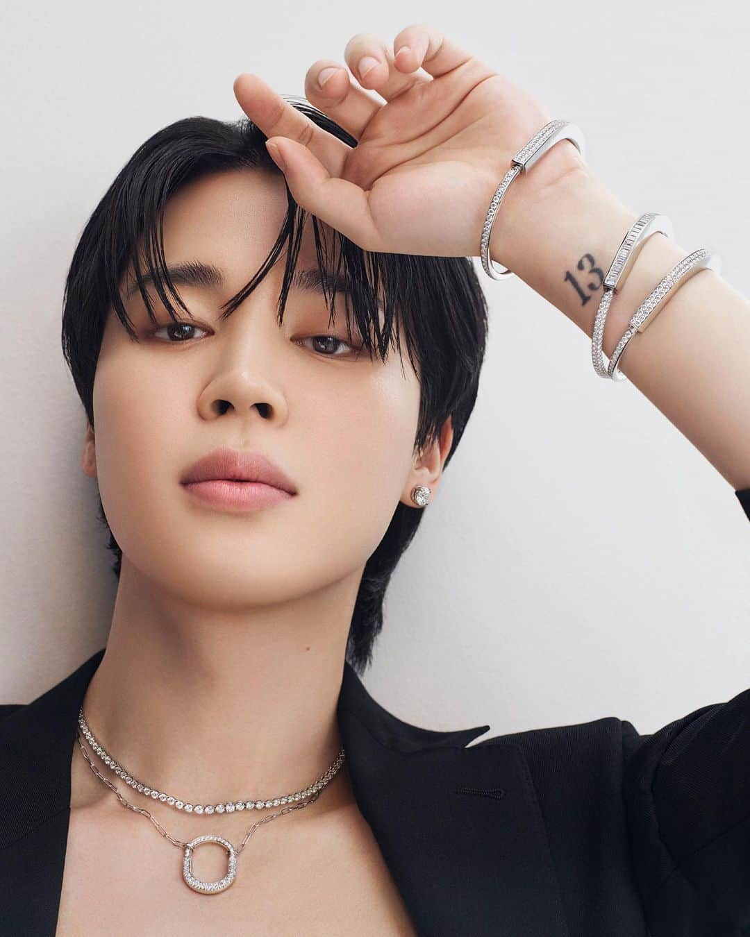 ティファニーさんのインスタグラム写真 - (ティファニーInstagram)「@j.m of #BTS wears Tiffany Lock: a symbol of togetherness, a reminder of experience and a promise of the love that drives us forward. Link in bio. #TiffanyLock #TiffanyAndCo」8月2日 22時58分 - tiffanyandco