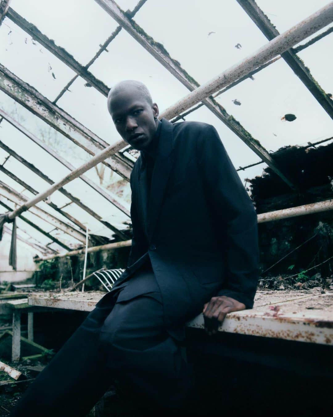 ワイスリーのインスタグラム：「@l.a.timpa  Lensed by @1engua and @thyagosainte, Blankenfelder, Berlin, 2023​.  LA Timpa is a Nigerian-born producer and​ songwriter from Canada. He makes deconstructed​ noise-pop that explores themes of love, dissatisfaction, isolation, and mortality. ​  Chapter 3, FW23​  #adidas #Y3 #YohjiYamamoto」