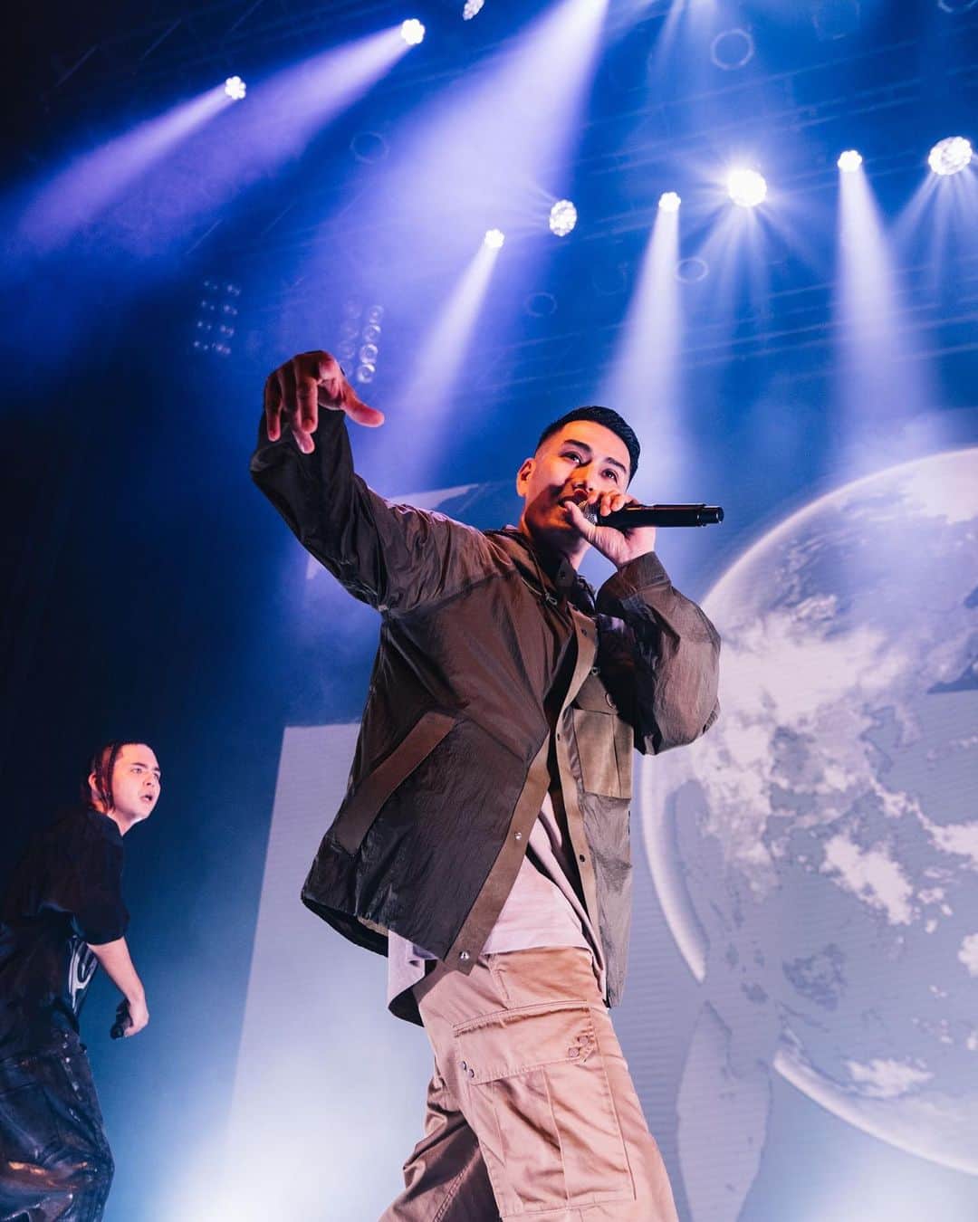 AKLOのインスタグラム：「「XEONWORLDVIEW SPACE TRIP 2023」 🥳  @leonfanourakis @santaworldview.official @yungxansei  📷 : @_24young_」