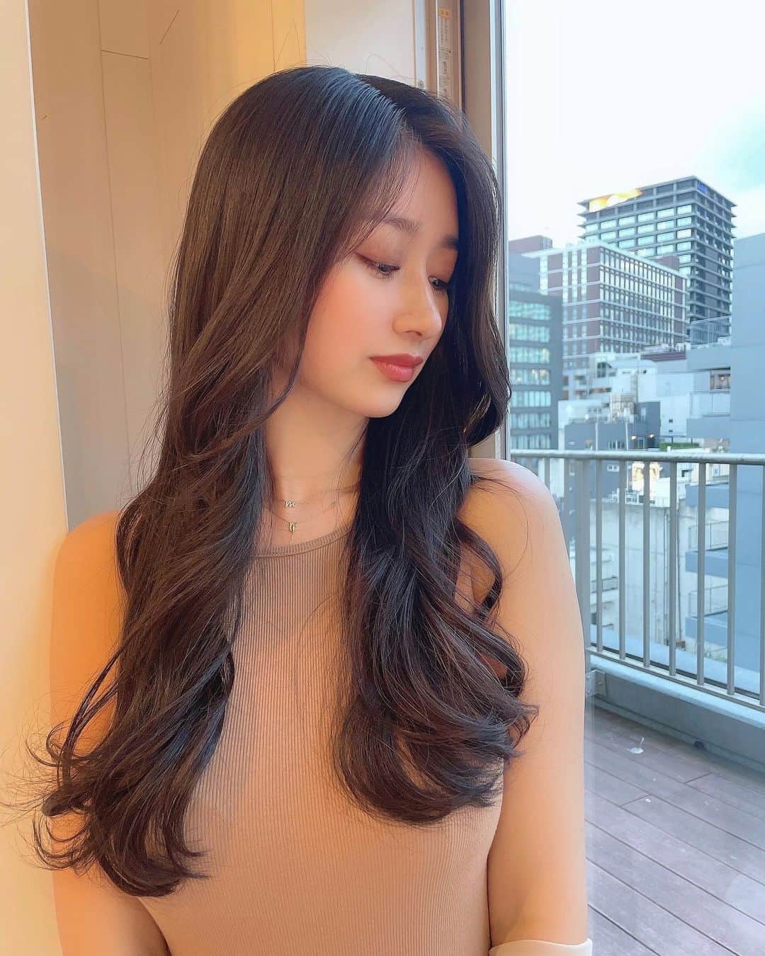 水上桃華のインスタグラム：「@miki_tsuchida に髪の毛綺麗にしてもらった🫶🏻✂︎ いつも本当にありがとう☺️  #newhaircut #韓国ウェーブヘア #韓国巻き #槌田美希」