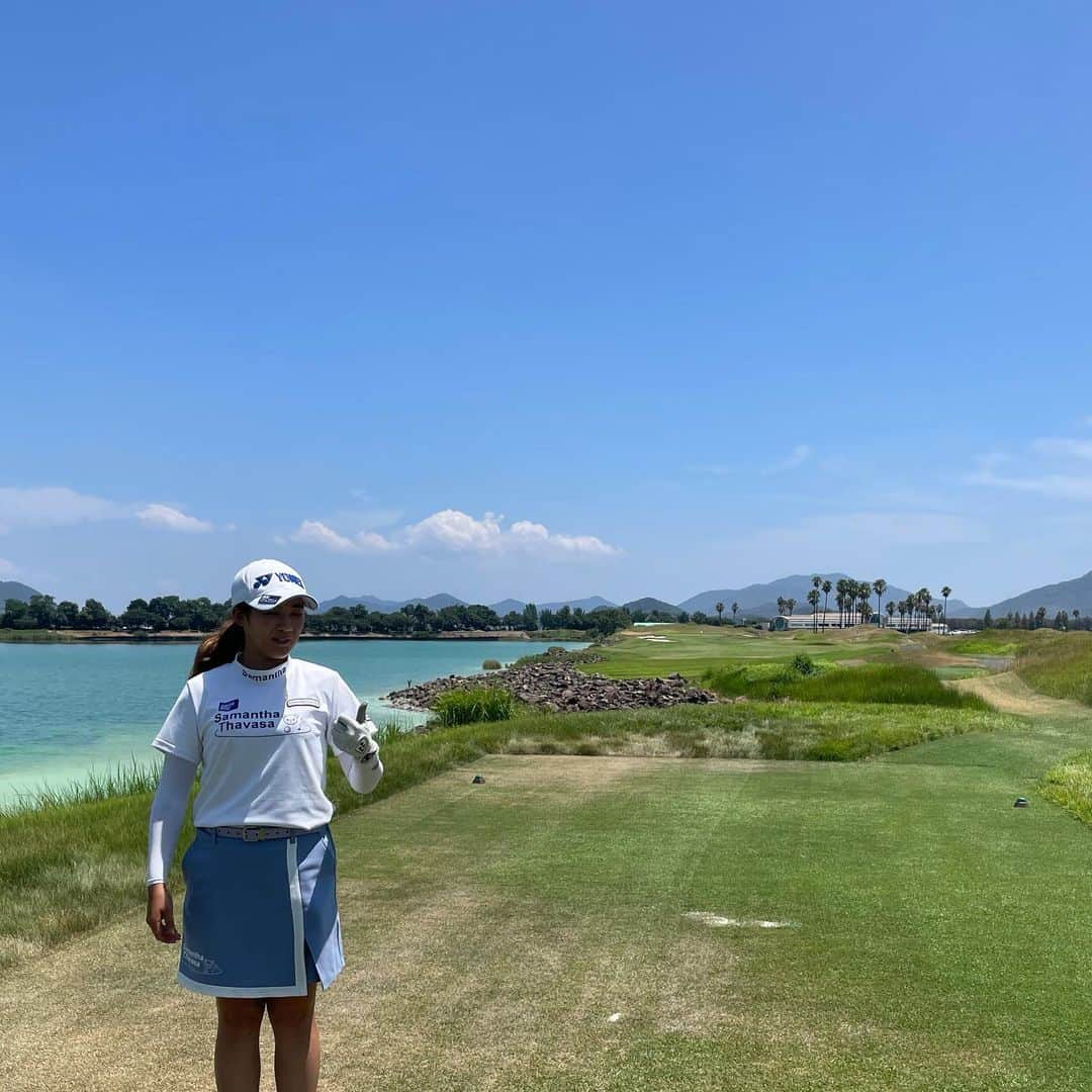 山口すず夏のインスタグラム：「・ 8/2 23歳になりました！ また大人の階段１つ登りました😌  脳みそも見た目も 子供かもしれないけど 23歳は素敵な女性なりたい 願望あり…笑  沢山のお祝いメッセージ ありがとうございました💗💗  暑い日が続いていますが、 なぜか全くバテていません。 夏女ぶりをこれからも しっかり発揮して 毎日楽しく頑張ります…❤️‍🔥  ・  #👍のポーズやりたかったけどグローブが汚いからやめようとした図 #そんなところを父に撮られたので #私っぽくて使ってみる #ちなみに日付が変わって1発目は寝ぼけていたらしく #夜中1時半に突然ベッドの上に立ち上がって"もう起きなきゃ、よし、いくぞ"と #窓の方を向いて喋っていたらしいけど #1ミリも記憶ない笑 #その後またすぐ横になって寝てたらしい #そんなこんなで1日終了 #みなさん今日もお疲れサマンサでした #23」
