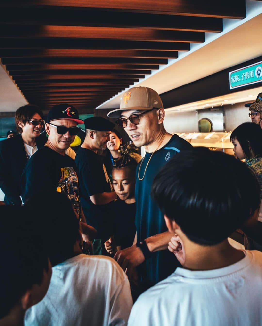 mastasimonのインスタグラム：「Children having fun @fareastreggaecruise  Kids are the future   子供達に何回も囲まれてみんなに とって最高な思い出  ここから1人スターが生まれます  #mightycrown #fareastreggaecruise」