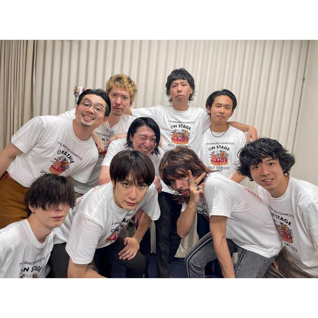 THE BAWDIESさんのインスタグラム写真 - (THE BAWDIESInstagram)「同じ和光学園出身であるOKAMOTO'Sとの対バンツアー『ON STAGE』が裏ファイナルの新宿Red Cloth公演にて全公演が終了となりましたー！…楽しすぎて、もう寂しくて。。 まだまだ一緒にやりたい！またすぐやりたい！…ちょっとー！他のバンドと対バンしないでね！…ヤキモチやいちゃいそうだから。。ってくらい、余韻がすんごいです。 参加してくれた皆はわかってくれるよね？  皆、ありがとう！！  #bawdies #thebawdies #okamotos #オカモトズ #修学旅行 #onstage #紅布 #redcloth #和光学園」8月2日 23時29分 - thebawdies