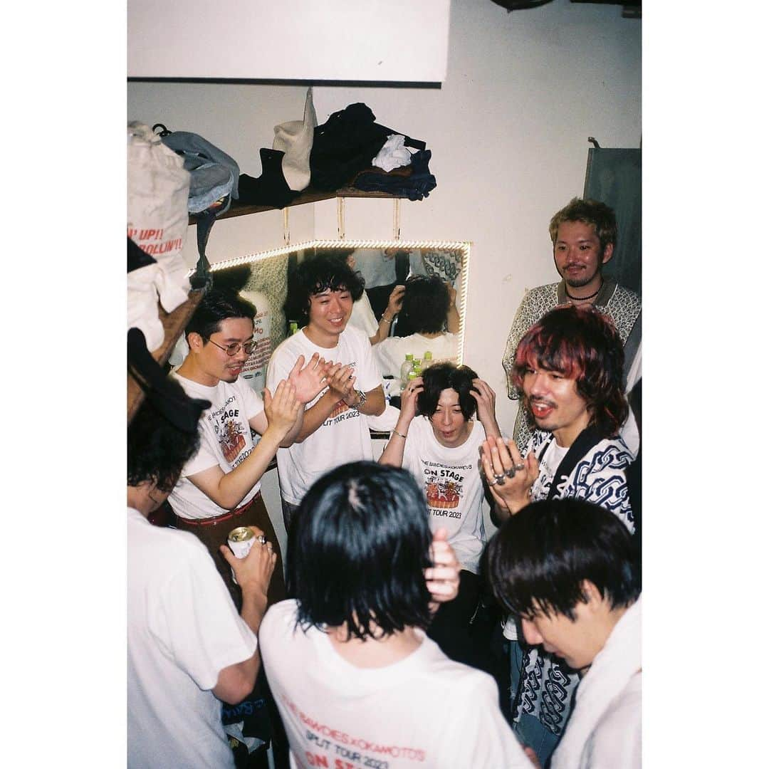 THE BAWDIESさんのインスタグラム写真 - (THE BAWDIESInstagram)「同じ和光学園出身であるOKAMOTO'Sとの対バンツアー『ON STAGE』が裏ファイナルの新宿Red Cloth公演にて全公演が終了となりましたー！…楽しすぎて、もう寂しくて。。 まだまだ一緒にやりたい！またすぐやりたい！…ちょっとー！他のバンドと対バンしないでね！…ヤキモチやいちゃいそうだから。。ってくらい、余韻がすんごいです。 参加してくれた皆はわかってくれるよね？  皆、ありがとう！！  #bawdies #thebawdies #okamotos #オカモトズ #修学旅行 #onstage #紅布 #redcloth #和光学園」8月2日 23時29分 - thebawdies