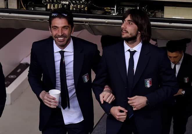 マッティア・ペリンのインスタグラム：「Ti ho ammirato. Mi hai accolto. Mi hai insegnato.  Sono cresciuto.  Grazie Gigi, per essere stato di ispirazione e per aver acceso in me la luce. Per averci resi orgogliosi di essere italiani e per averci insegnato a non aver paura di palesare sofferenza e debolezze, che vulnerabilità è sintomo di coraggio, dimostrando che dai tunnel bui si può uscire per tornare a perseguire sogni e obiettivi e realizzarli. #goat」
