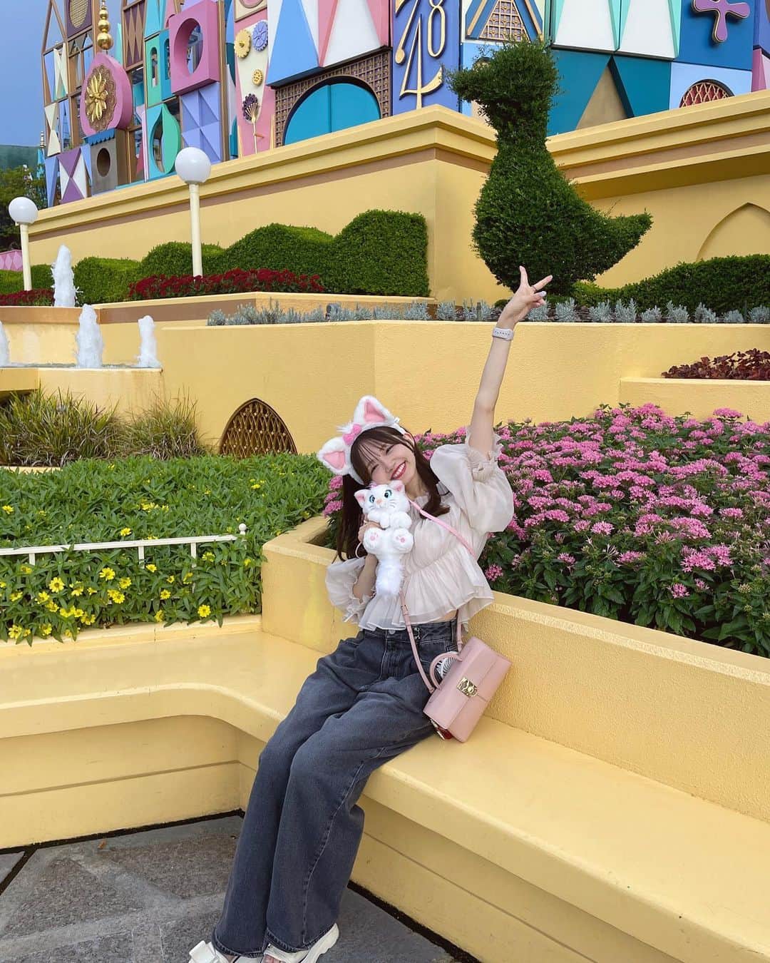畑美紗起のインスタグラム：「夏たのしんでる？？？☀️  わたしの笑った顔をみたら元気になるかもよ〜？🥰なんつって😥  2枚目じわるです あちあちでとろけたあ  #畑美紗起 #コーデ #夏コーデ #コーディネート #夏 #ファッション #ファッションコーデ #デニムコーデ #デニム #デニムパンツ #スナイデル #夏服 #ブラウス #ブラウスコーデ #私服 #マリーちゃん #今日のコーデ #今日の服 #fashion #snidel #blouse #coordinate #me #shooting #fashionblogger #fashionista #ootd #japanesegirl #coordinate #fashionista #fashionstyle #japanesegirl #japanese」