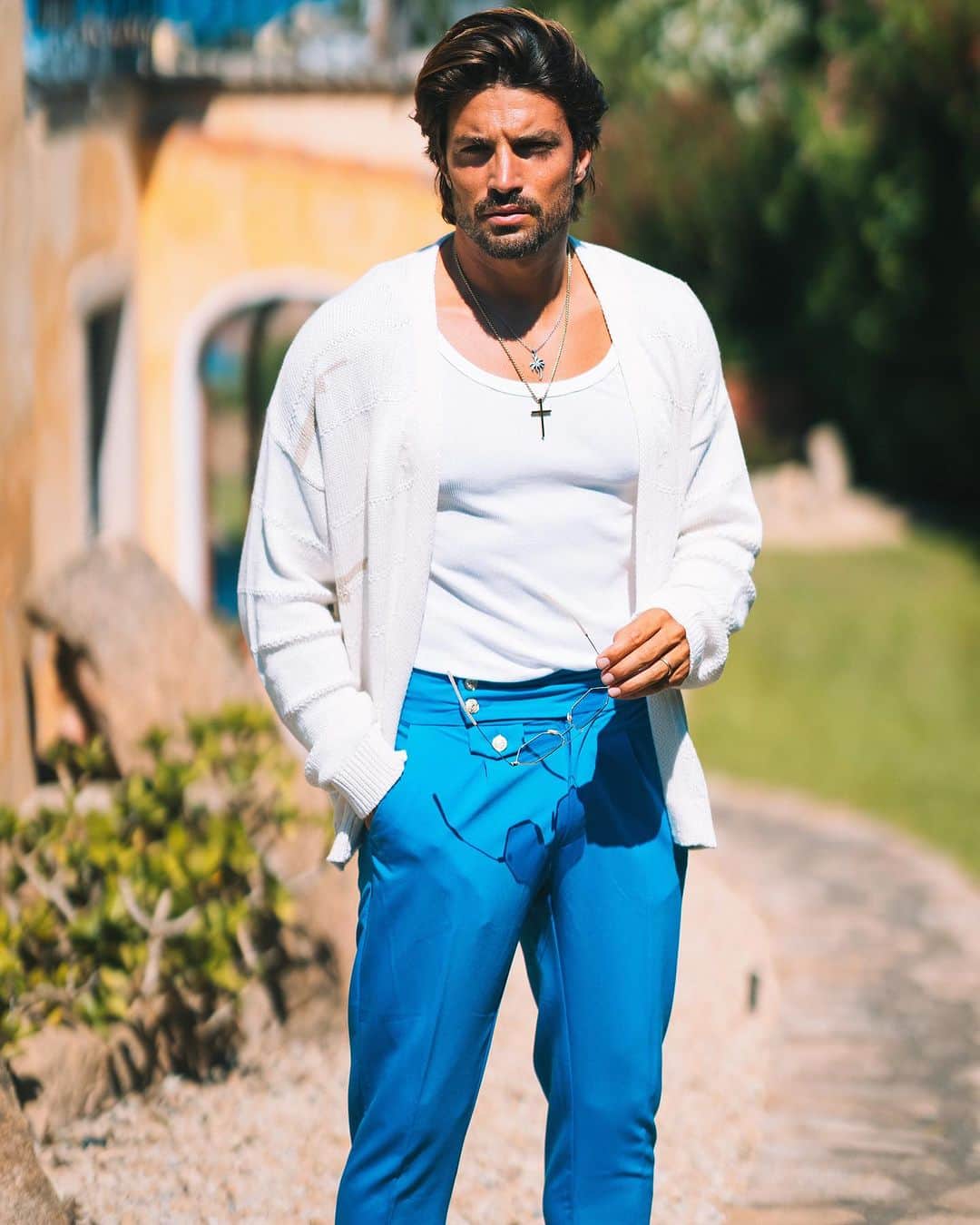 Mariano Di Vaioのインスタグラム：「Blue 🌊  • Paxton blue trousers @nohow」