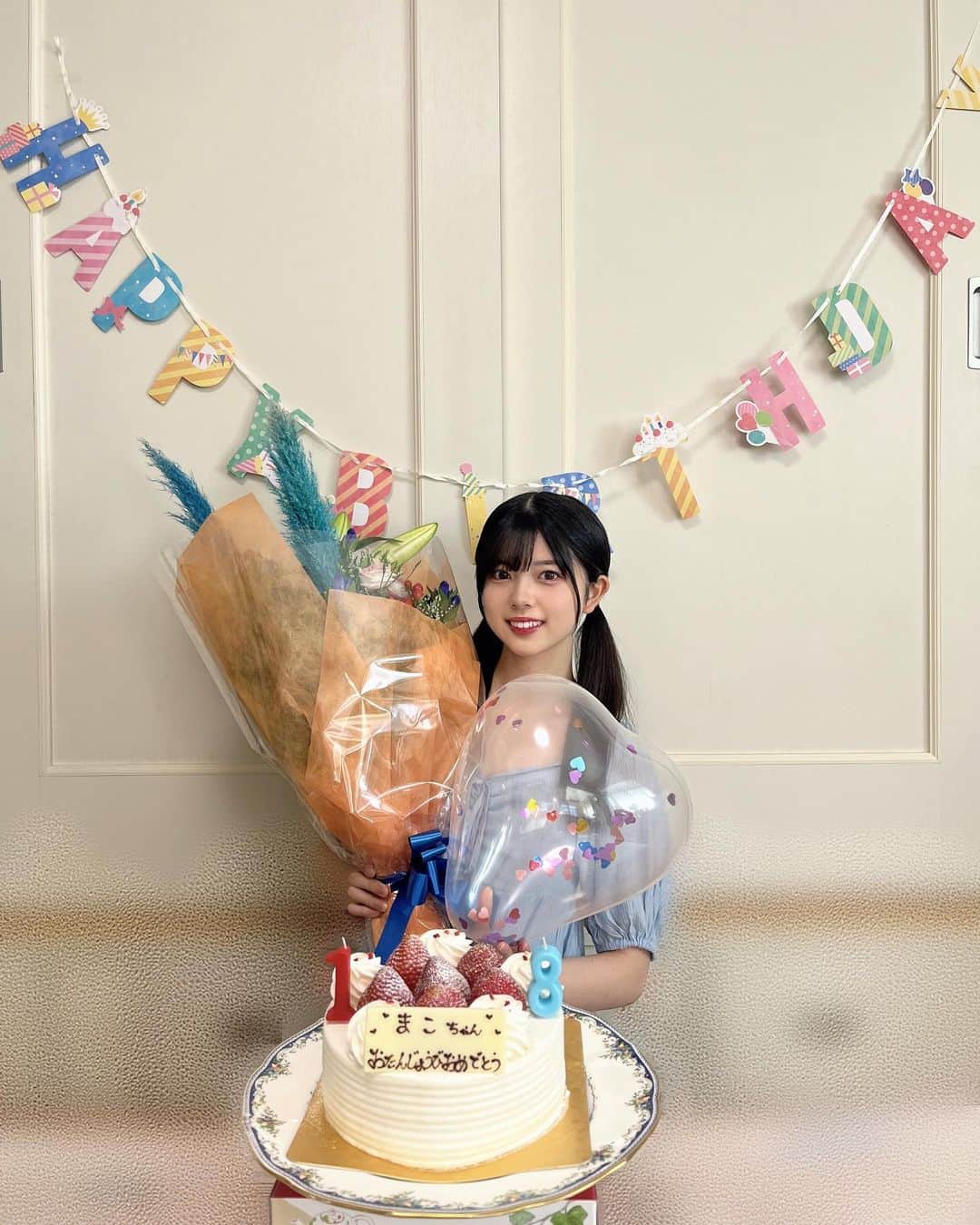 坂下真心のインスタグラム：「⌇ 𝟣𝟪𝗍𝗁 ⁡ ⁡ 本日、18歳になりました！ ⁡ 沢山のお祝い本当に嬉しいです、ありがとうございますට ̫ ට💧 ⁡ いつも暖かい言葉をかけてくださって、優しく見守ってくれる皆さんのことが大好きです！ ⁡ これを読んでくださってることも当たり前のことじゃないし、一つ一つの出会いがほんとに幸せなことなんだなあって改めて感じてます𓂃𓈒𓏸 ⁡ これからもよろしくお願いします^. .^ ੭ ⁡ ⁡ #05 #アイドル #idol #nmb48 #nmb #jk #ljk  #photography #like4like #f4f  #全部母が飾り付けてくれました #ありがたすぎ」