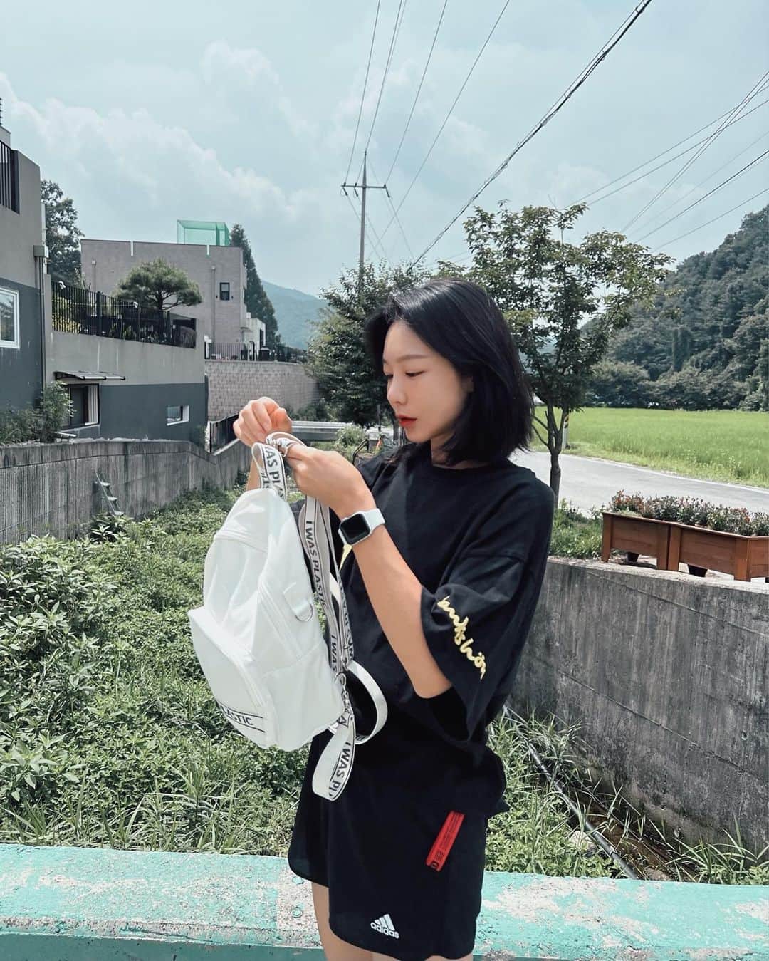 シン・ソユルのインスタグラム：「⠀ ⠀ 당분간 함께 다닐, ⠀ 플라스틱에서 가방으로 재탄생한 _ I was plastic. ⠀ 그리고 촐카랑 쭈낭이. 연, 시밀러모자. 그리고 재관... 아니 도장판. ⠀ ⠀ ⠀」