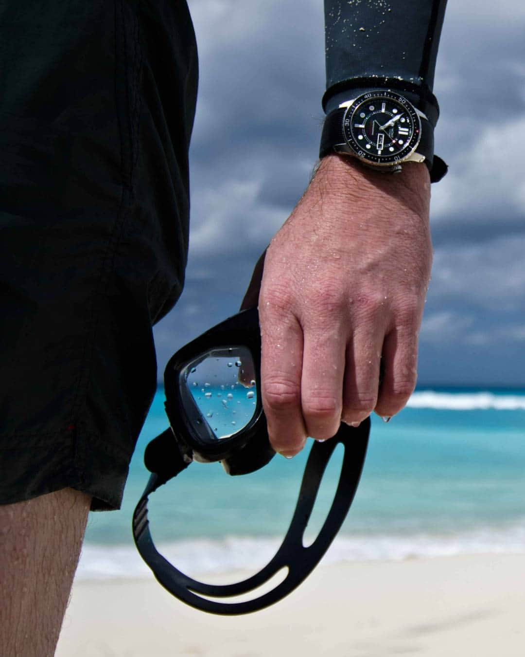 ブレモンさんのインスタグラム写真 - (ブレモンInstagram)「Delve deep into the ocean with the Bremont Supermarine collection 🌊  S2000 shot by watch journalist JasonHeaton whilst testing in the Bahamas 📸  #Divewatches #Diving #Watches #Bremontwatches #Oceandiving #bahamas #BremontS2000」8月3日 0時00分 - bremontwatches