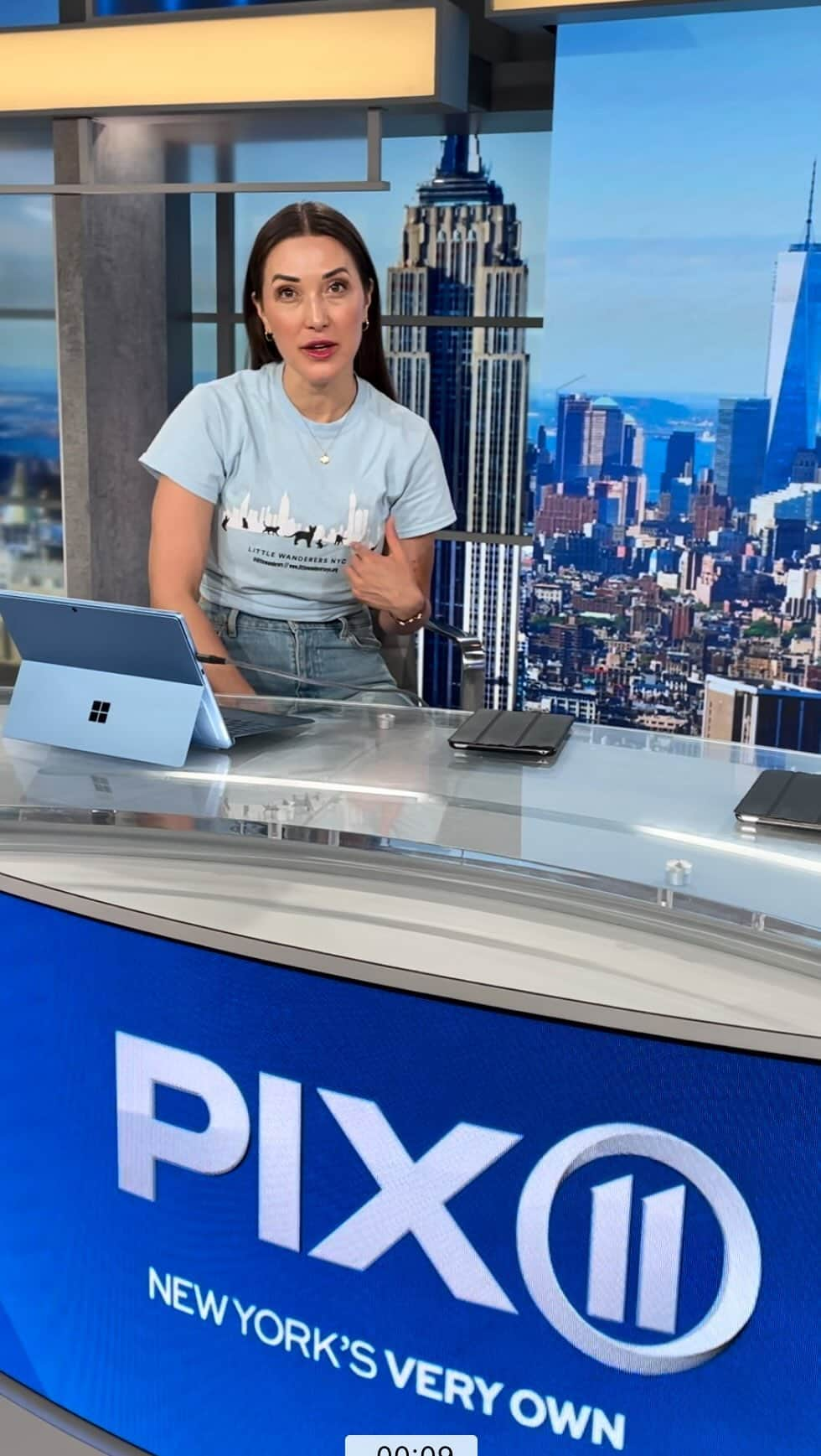 キャンディス・クマイのインスタグラム：「August is clear the shelters month🐱 🐶. I went to @pix11news to share three ways to help Animal Rescue 🫶🏽🐈in NYC @nycacc needs our help!: urgently:  1 - sign up to foster today link in bio 2- adopt today at @littlewanderersnyc @nycacc & any local NYC rescue group  3- donate now- send $25 to your local NYC charity as we help to clear the shelters in August   4- follow @littlewanderersnyc @nycacc @flatbushcats @puppykittynycity @greenpoint_cats @bushwickbark @bfas_ny @kittykindcats  @bronxcommunitycats @catcafebk & all of your local NYC rescue groups.  5- please DM me about a special cat we have that needs an urgent loving home too! 🐈🐾  6- pass this message along everywhere 🌈💗🫶🏽🐈🐈🐈karma is a real thing xx thank you @geovanydias01 @marysolcastrotv 💗💗💗💗」