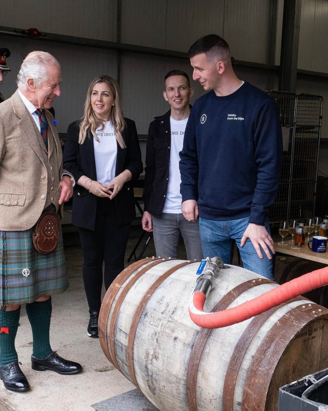 ロイヤル・ファミリーのインスタグラム：「Time for a wee dram? 🥃  In John O’Groats, The King has officially opened 8 Doors Distillery, Scotland’s most northerly mainland whisky distillery with their scotch whisky the first to be produced in the village since 1837.  The distillery has repurposed all the stainless-steel vessels used during production from other sites, and the waste from the distillation process is collected and turned into bio-gas for re-use at a local anaerobic digestion plant.」