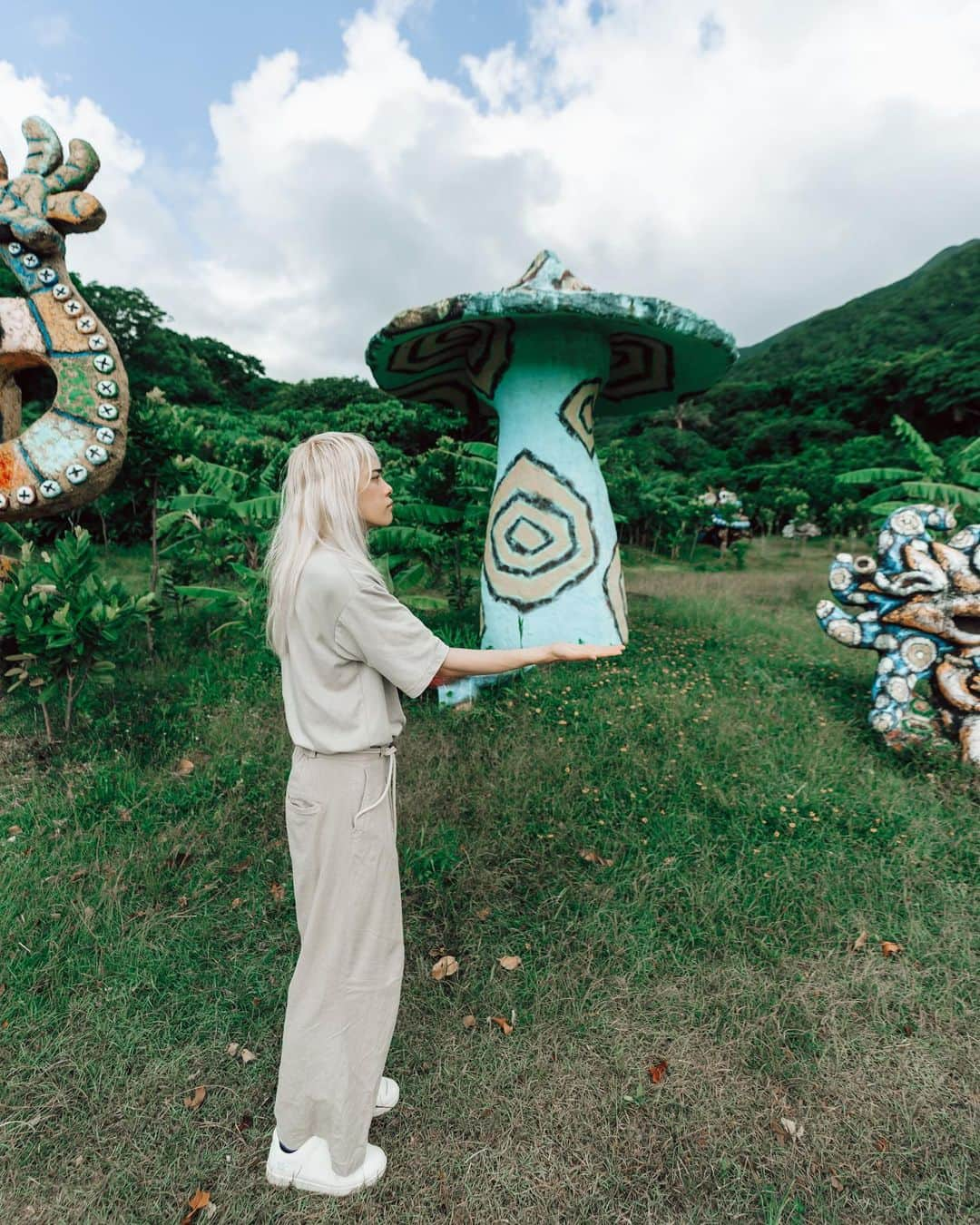 FashionDreamer Dさんのインスタグラム写真 - (FashionDreamer DInstagram)「It's Shisas. ^･·̫･̥ฅ♡ . It’s usually placed on rooftops to protect against evil spirits. #JapaneseCulture  Photo @ooppiiiiii  Special Thanks @umicoza_ishigaki」8月3日 0時07分 - d_japanese