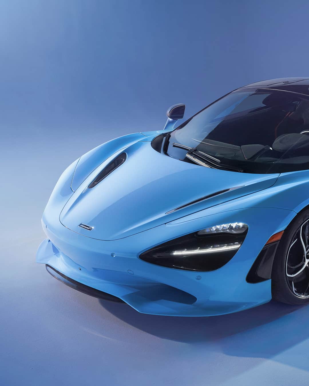 McLaren Automotiveのインスタグラム：「Exclusive to the new 750S, the Spectrum Theme. A stunning new multi-tone paint finish developed and applied at McLaren Special Operations, our bespoke personalisation service.  #McLaren750S #McLaren #McLarenAuto #MSO」