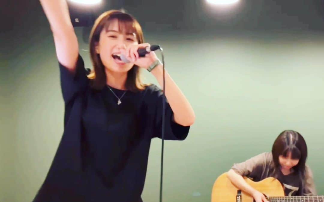 河村唯（うめ子）のインスタグラム：「あぁ、歌いてぇですっっっ！！！ #夏　#うめ子」