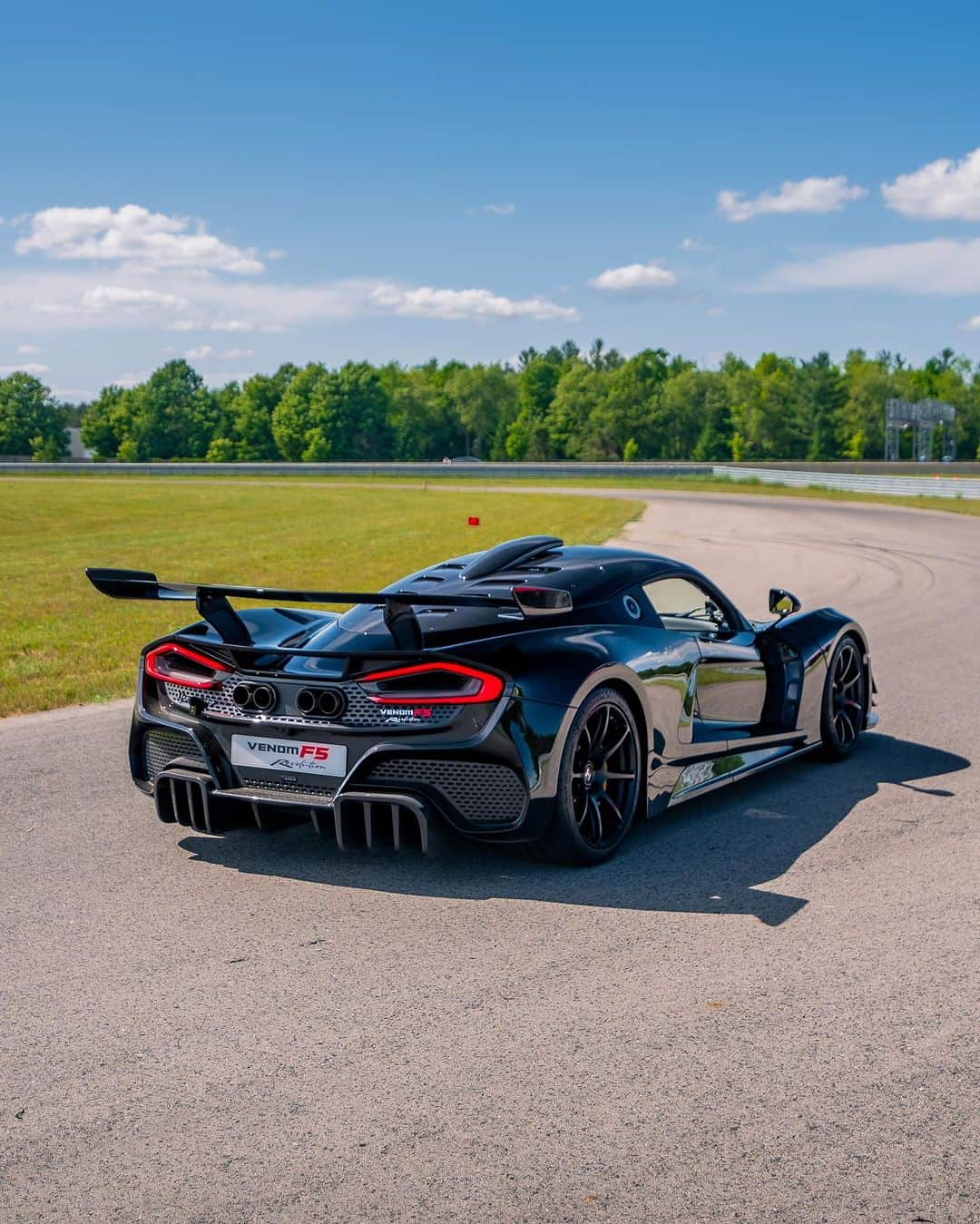 CarsWithoutLimitsさんのインスタグラム写真 - (CarsWithoutLimitsInstagram)「Black Mamba  . @hennesseyperformance  @grandtouringautos  . . . #hennesseyperformance #hennesseyvenomf5 #venomf5revolution #racecar #hennesseyvenomgt #americanhypercar #hypercar #trackcar #supercarsdaily」8月3日 0時27分 - carswithoutlimits