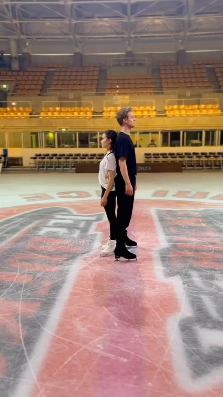 ギヨーム・シゼロンのインスタグラム：「So grateful to @guillaume_cizeron for this piece of choreography. Thank you for sharing your talent with us 🖤✨」