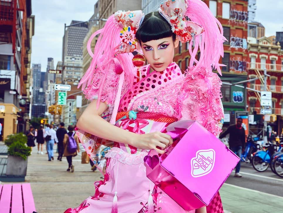 増田セバスチャンさんのインスタグラム写真 - (増田セバスチャンInstagram)「Key visual for @sushidelic.nyc  🛸 Co-direction and Styling: Sho Konishi Photography: Naoyasu Mera Makeup: Juna Uehara Hair: Kumi Hirano Model: Charlotte Kemp Muhl Costume: FANTASTIC! #sebastianmasuda #増田セバスチャン #sushidelic」8月3日 0時46分 - sebastian_masuda