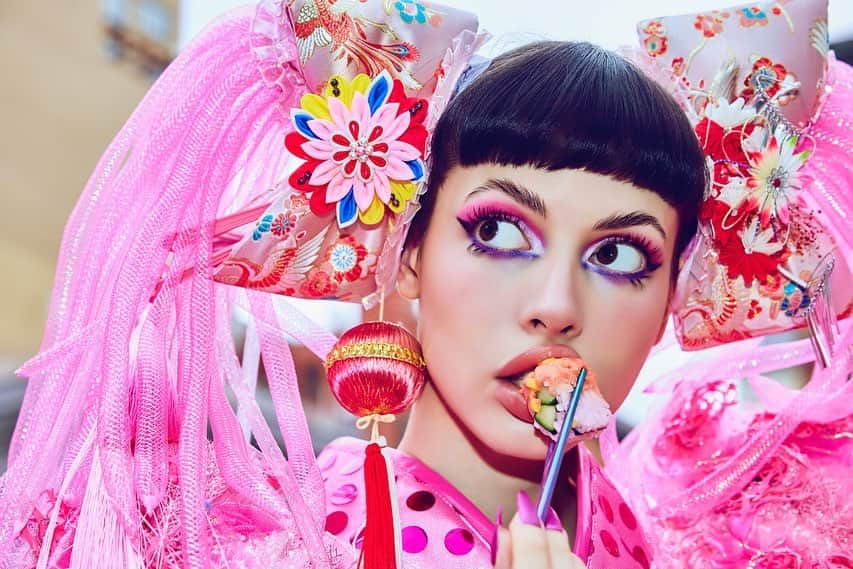 増田セバスチャンのインスタグラム：「Key visual for @sushidelic.nyc  🍣 Co-direction and Styling: Sho Konishi Photography: Naoyasu Mera Makeup: Juna Uehara Hair: Kumi Hirano Model: Charlotte Kemp Muhl Costume: FANTASTIC! #sebastianmasuda #増田セバスチャン #sushidelic」